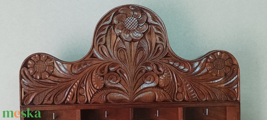 Falra szerelhető faragott kulcstartó. - baba - mama - babaszobabútor - polc, fogas - Meska.hu