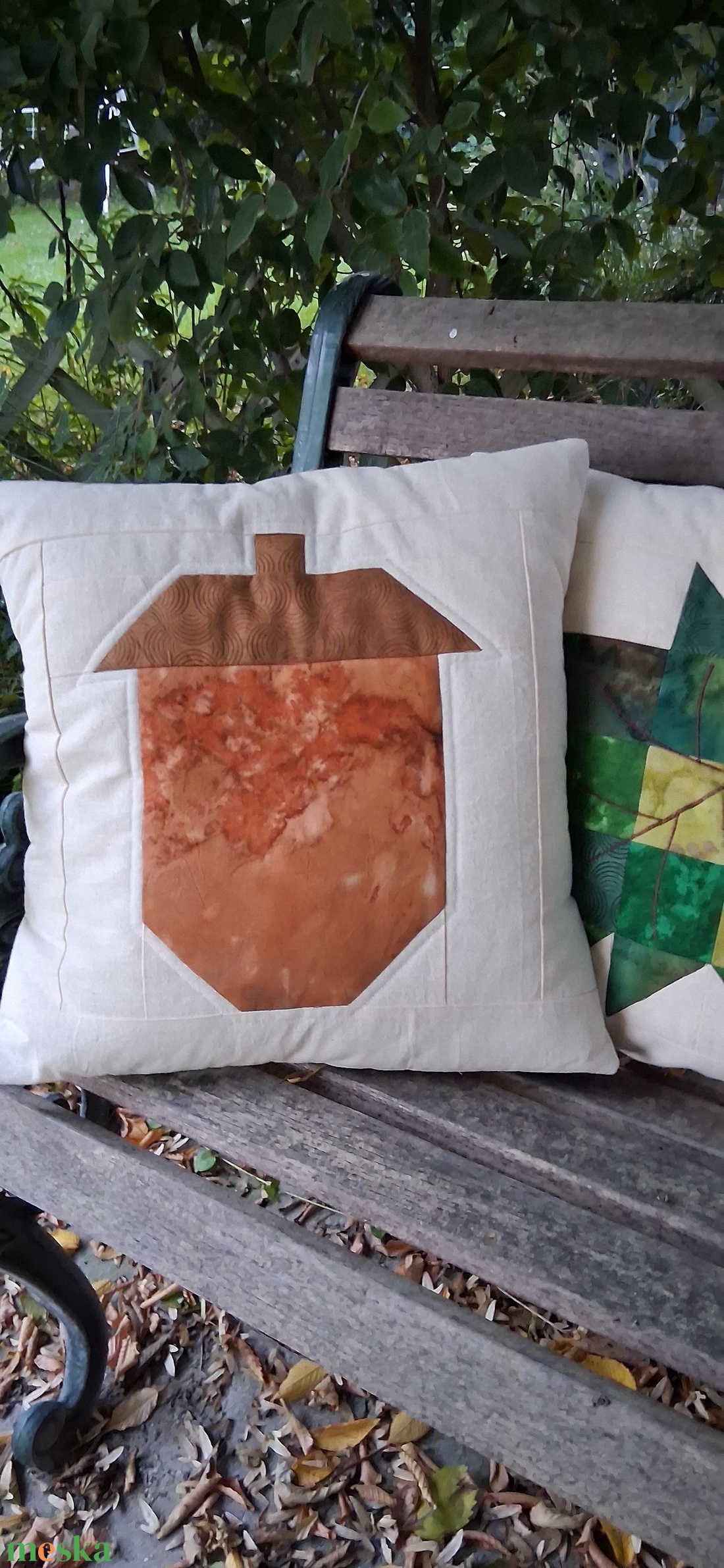 Óriás makkos párna foltvarrással - leírás - diy (csináld magad) - szabásminta, útmutató - varrás minták - Meska.hu Óriás makkos párna foltvarrással - leírás - diy (csináld magad) - szabásminta, útmutató - varrás minták - Meska.hu