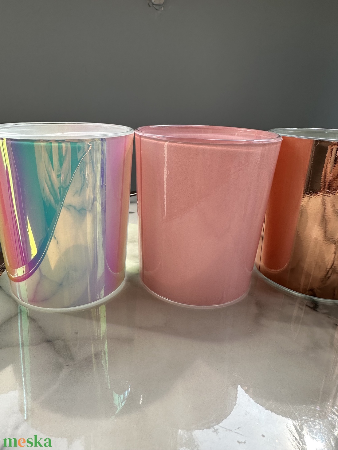 Esküvői köszönőajándék szójagyertya virágdíszítéssel  egyedi, monogramos matricával - esküvő - emlék & ajándék - köszönőajándék - Meska.hu