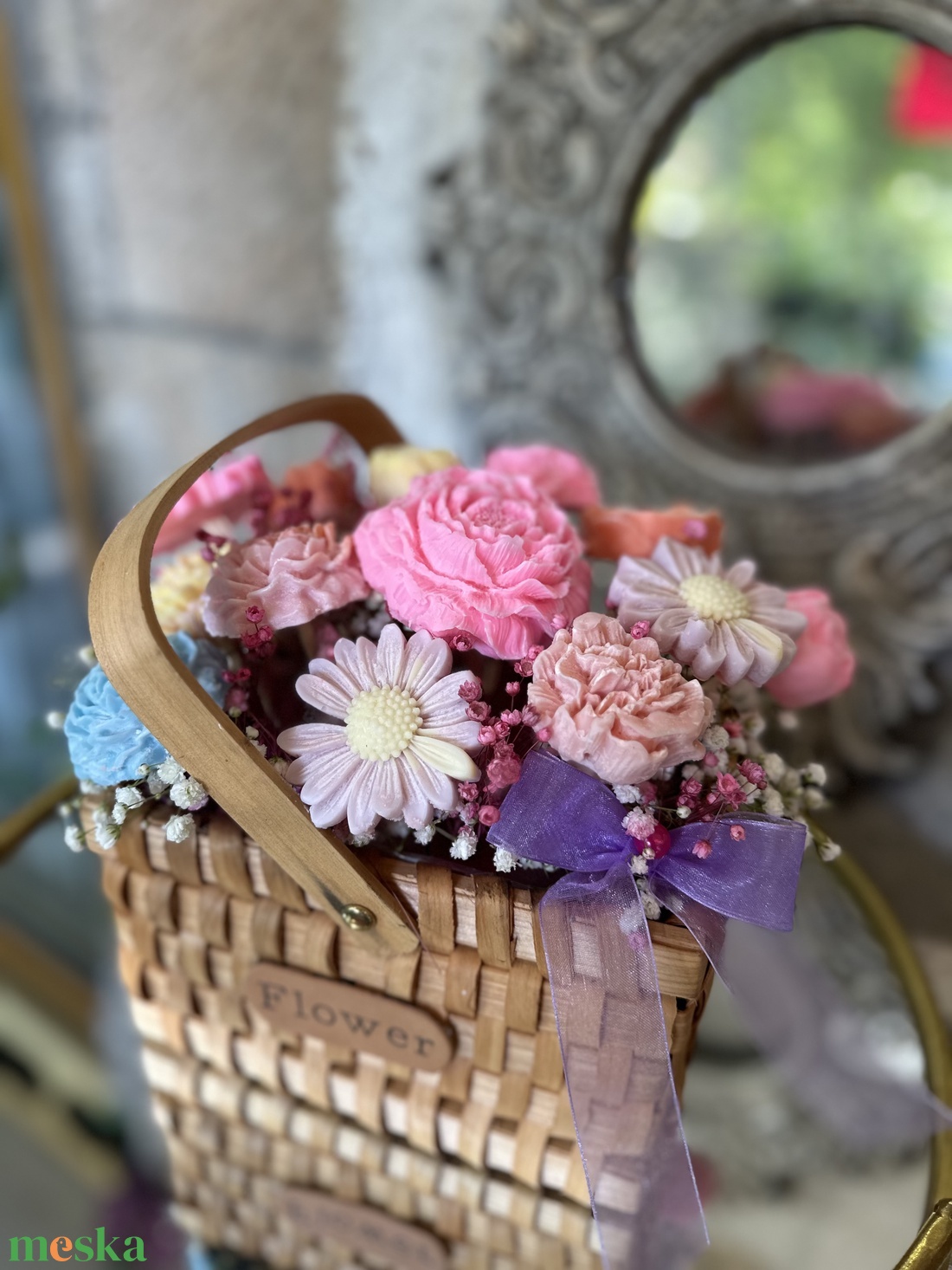 Szülőköszöntő ajándék fonott kosárban � szójaviasz virágokkal - esküvő - emlék & ajándék - szülőköszöntő ajándék - Meska.hu