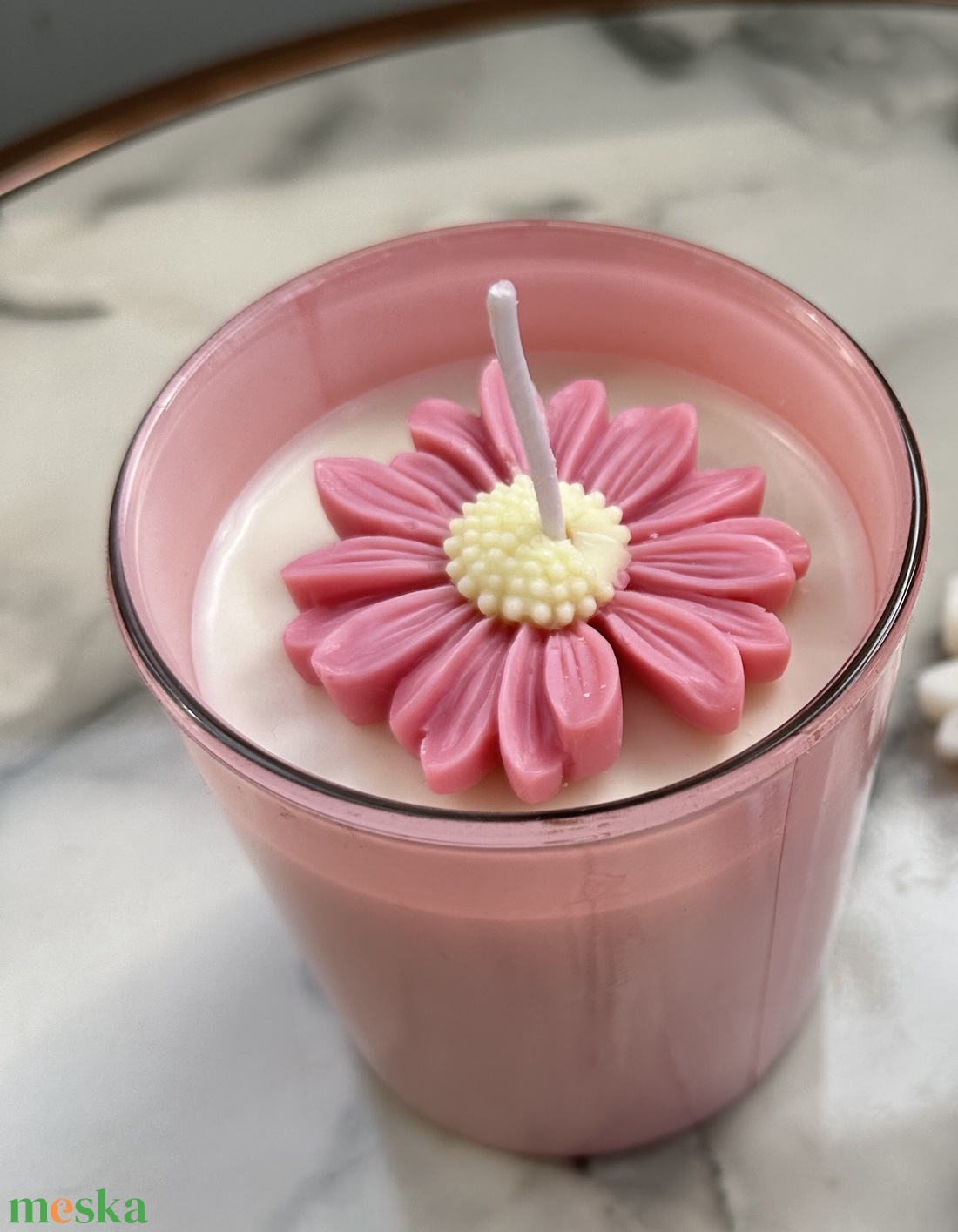 Esküvői köszönőajándék szójagyertya virágdíszítéssel  egyedi, monogramos matricával - esküvő - emlék & ajándék - köszönőajándék - Meska.hu