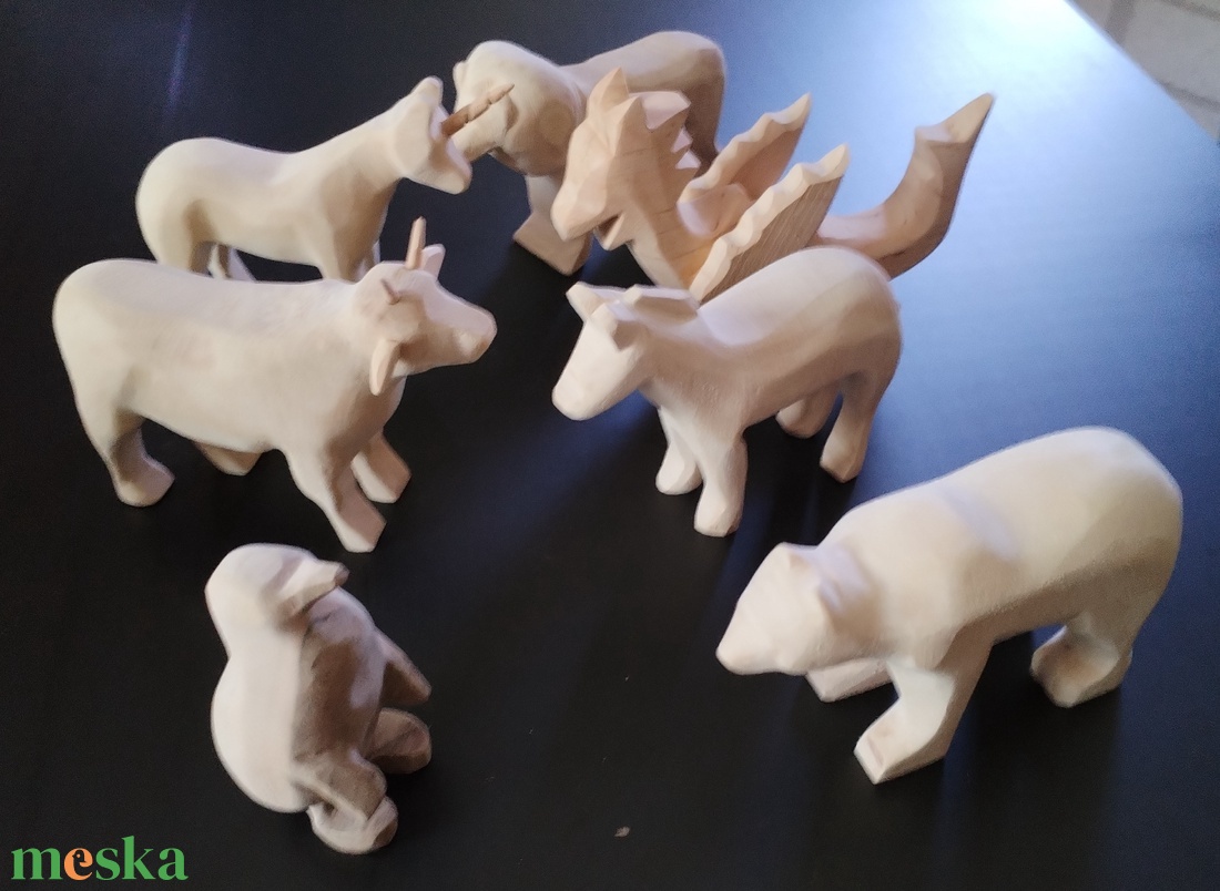 Faragott állat figurák - művészet - makett, modell - Meska.hu