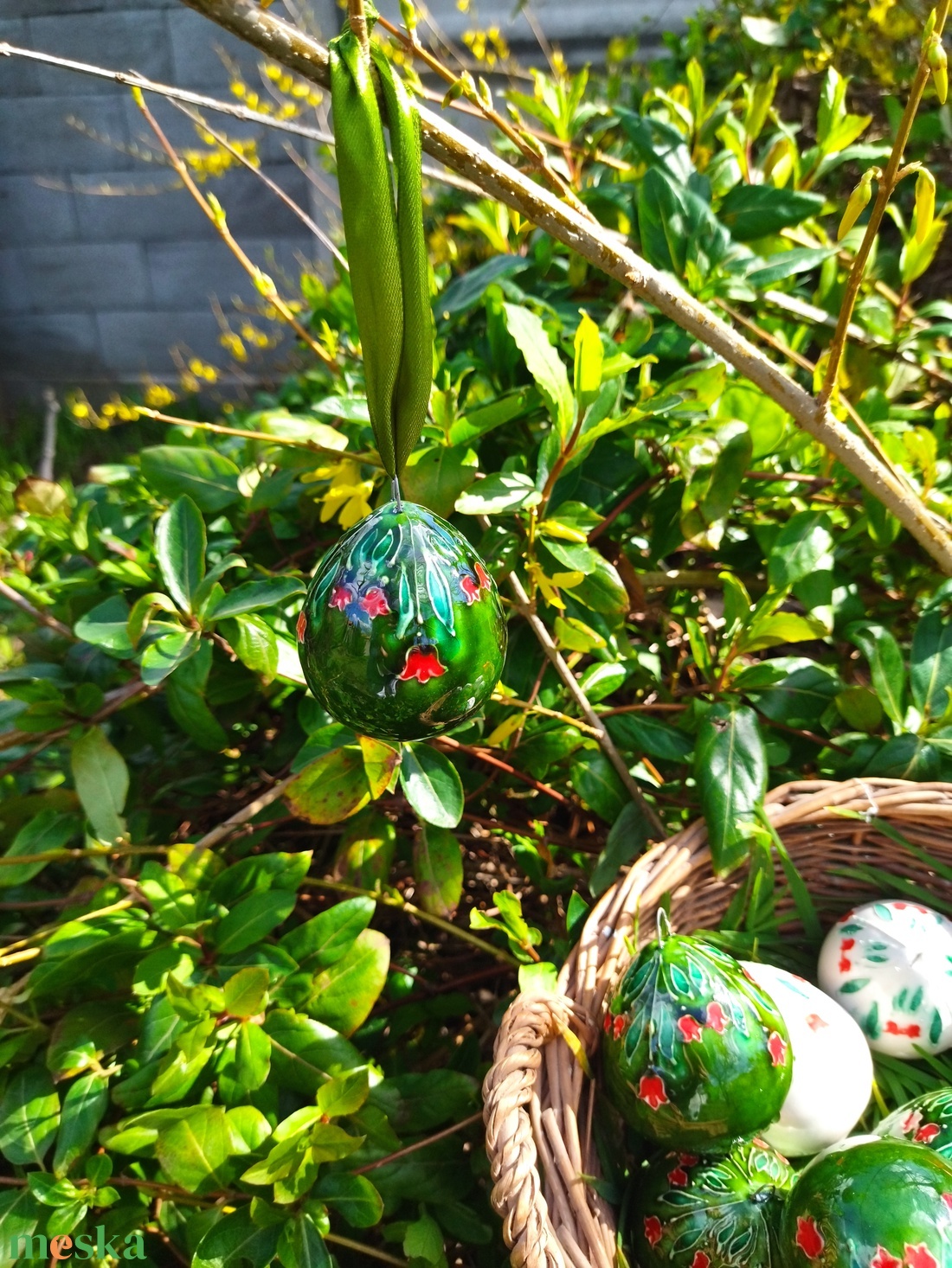 Húsvéti kerámia tojás tulipános - otthon & életmód - dekoráció - ajtó- és ablak dekoráció - ablakdísz - Meska.hu