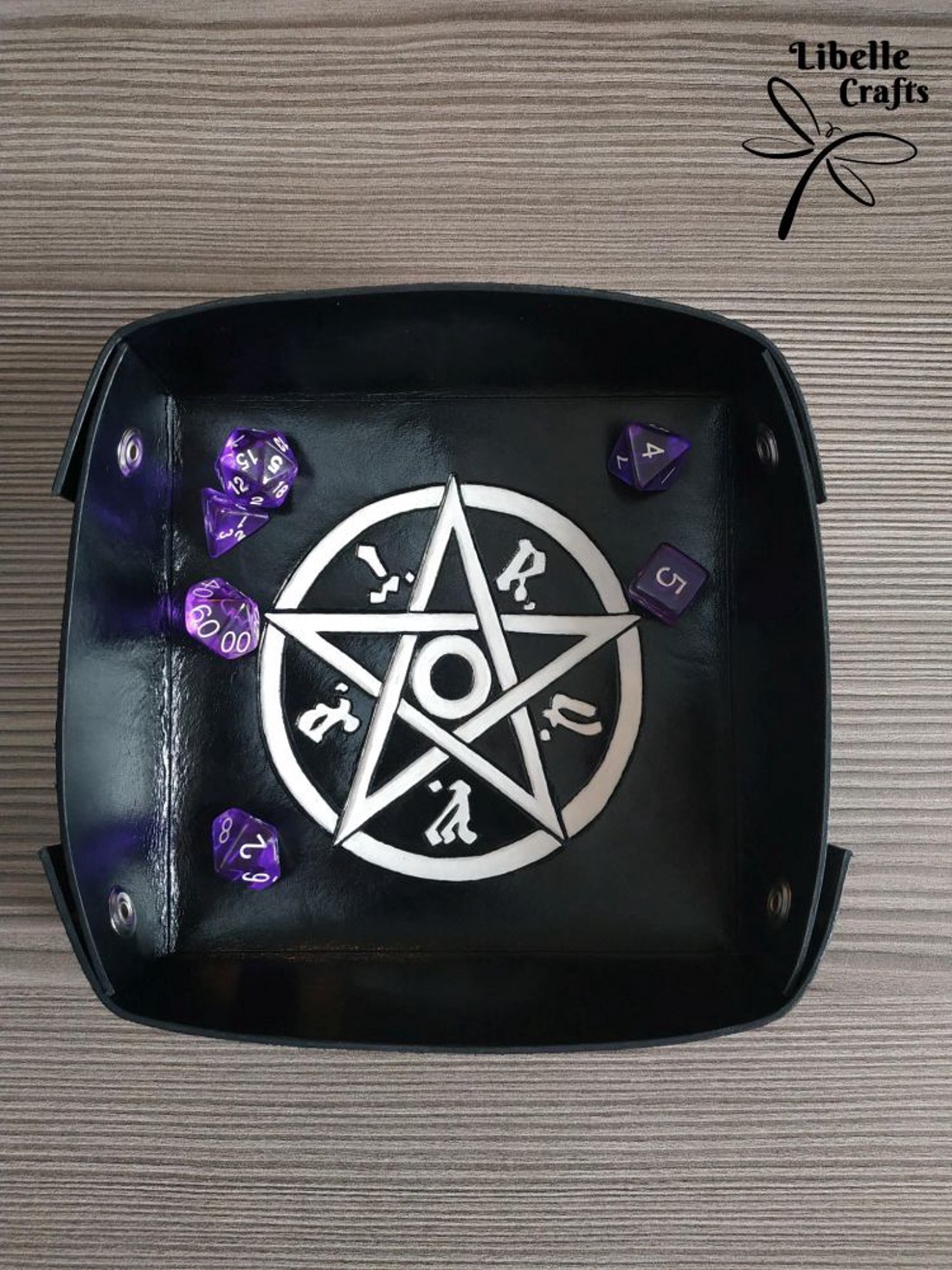 M.A.G.U.S. szimbólumos kockadobó tálca -  - Meska.hu