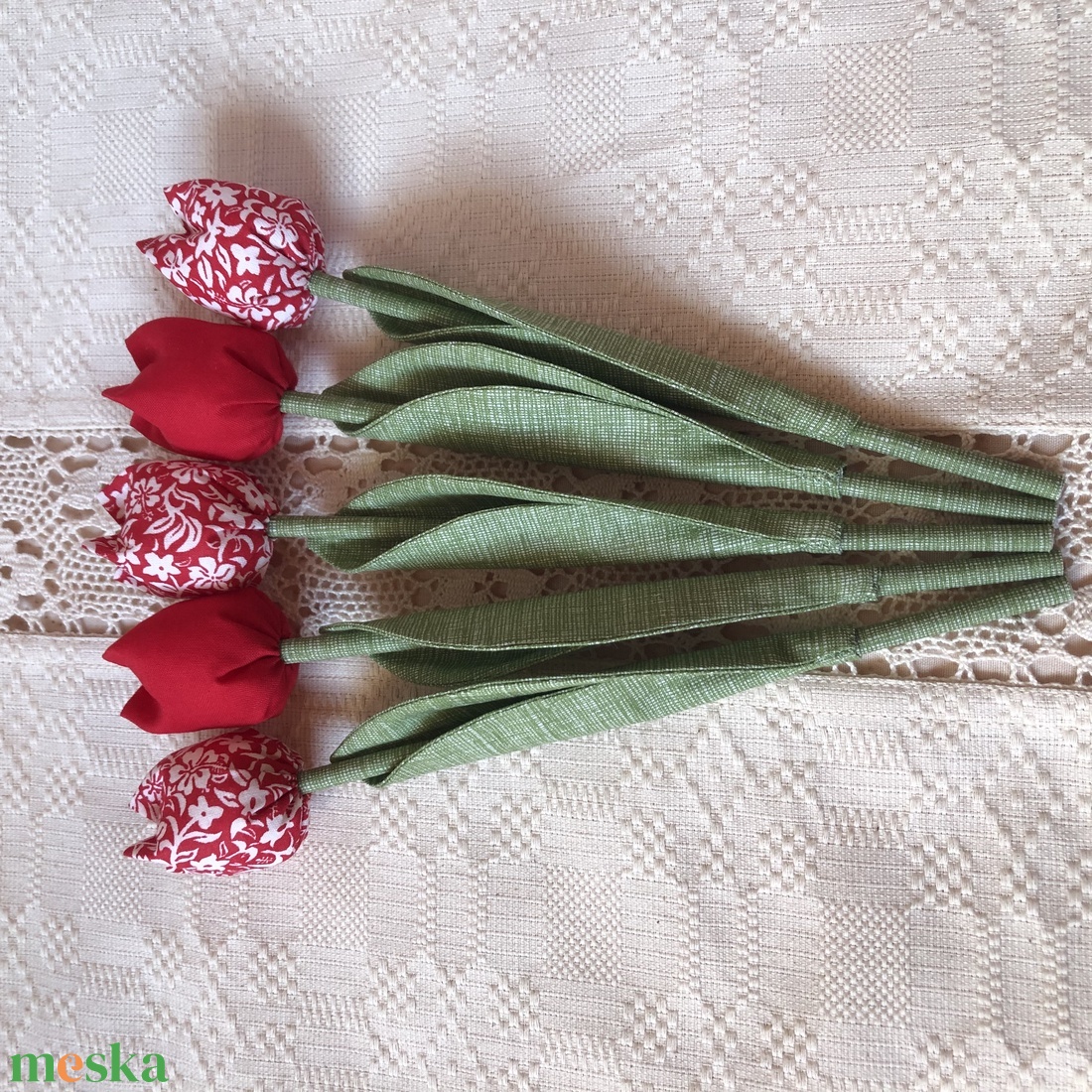 Textil tulipánok / szett: 5 db/ ingyen ajándékkísérővel - otthon & életmód - dekoráció - virágdísz és tartó - csokor & virágdísz - Meska.hu