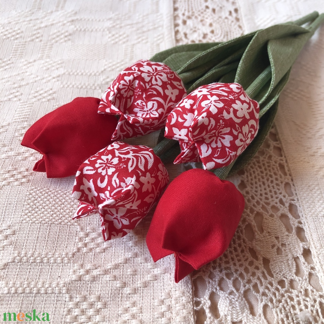 Textil tulipánok / szett: 5 db/ ingyen ajándékkísérővel - otthon & lakás - dekoráció - virágdísz és tartó - csokor & virágdísz - Meska.hu
