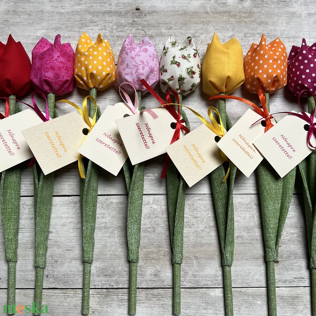 Nőnapi textil tulipánok / szett: 8 db/ ingyen ajándékkísérővel - otthon & életmód - dekoráció - virágdísz és tartó - csokor & virágdísz - Meska.hu