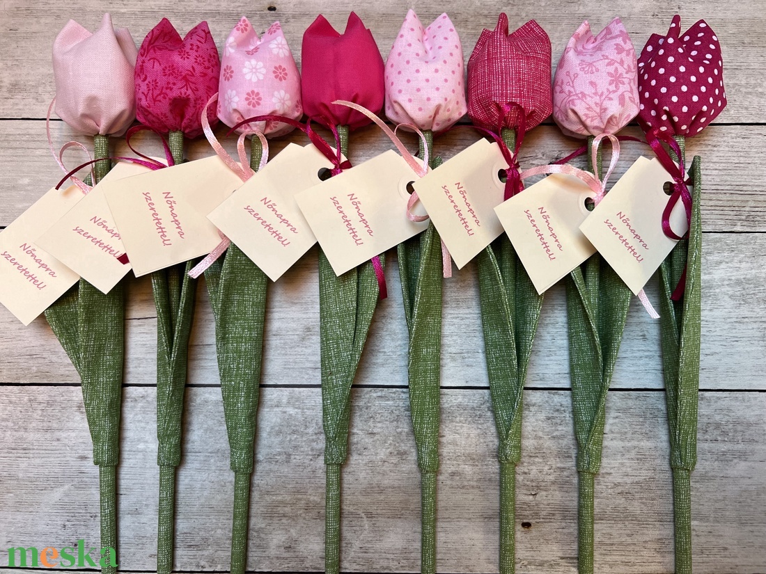 Nőnapi textil tulipánok / szett: 8 db/ ingyen ajándékkísérővel - otthon & életmód - dekoráció - virágdísz és tartó - csokor & virágdísz - Meska.hu