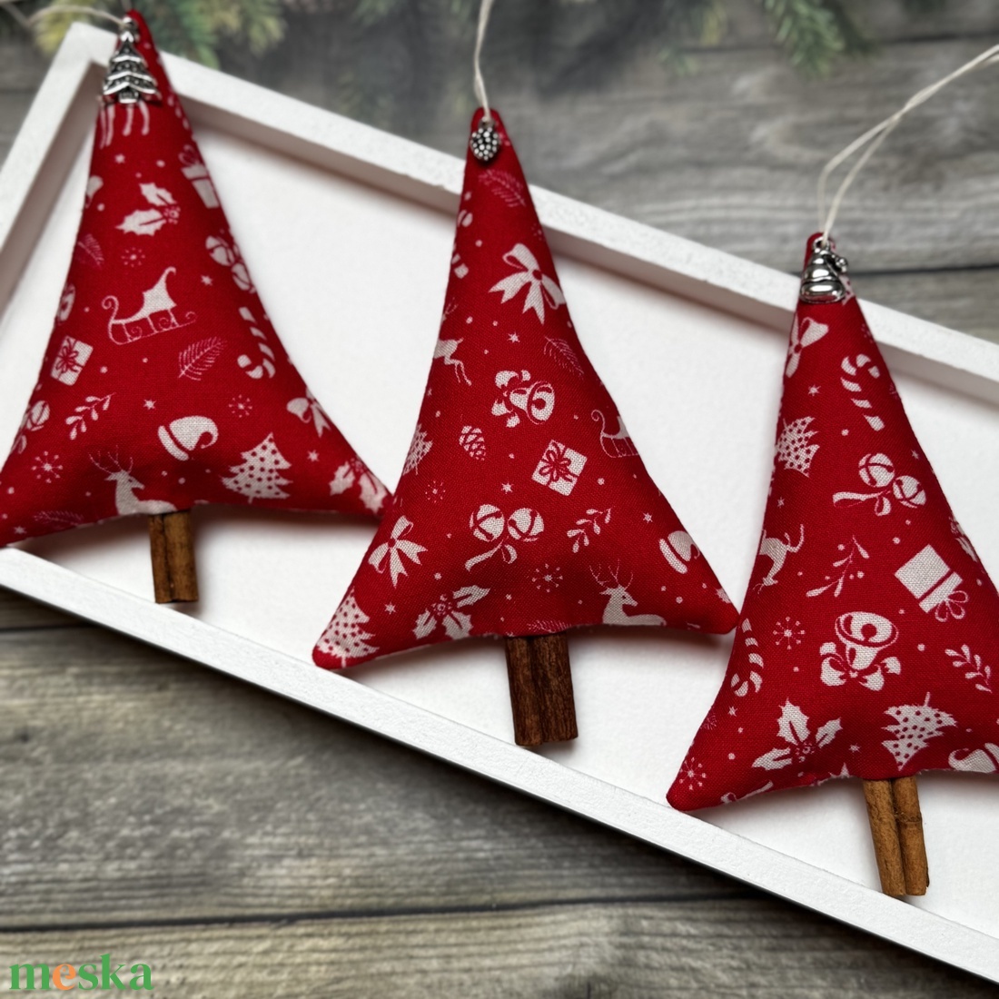 Fenyőfa karácsonyfadísz fahéjszárral /szett: 3 db/ - karácsony - karácsonyi lakásdekoráció - karácsonyfadíszek - Meska.hu