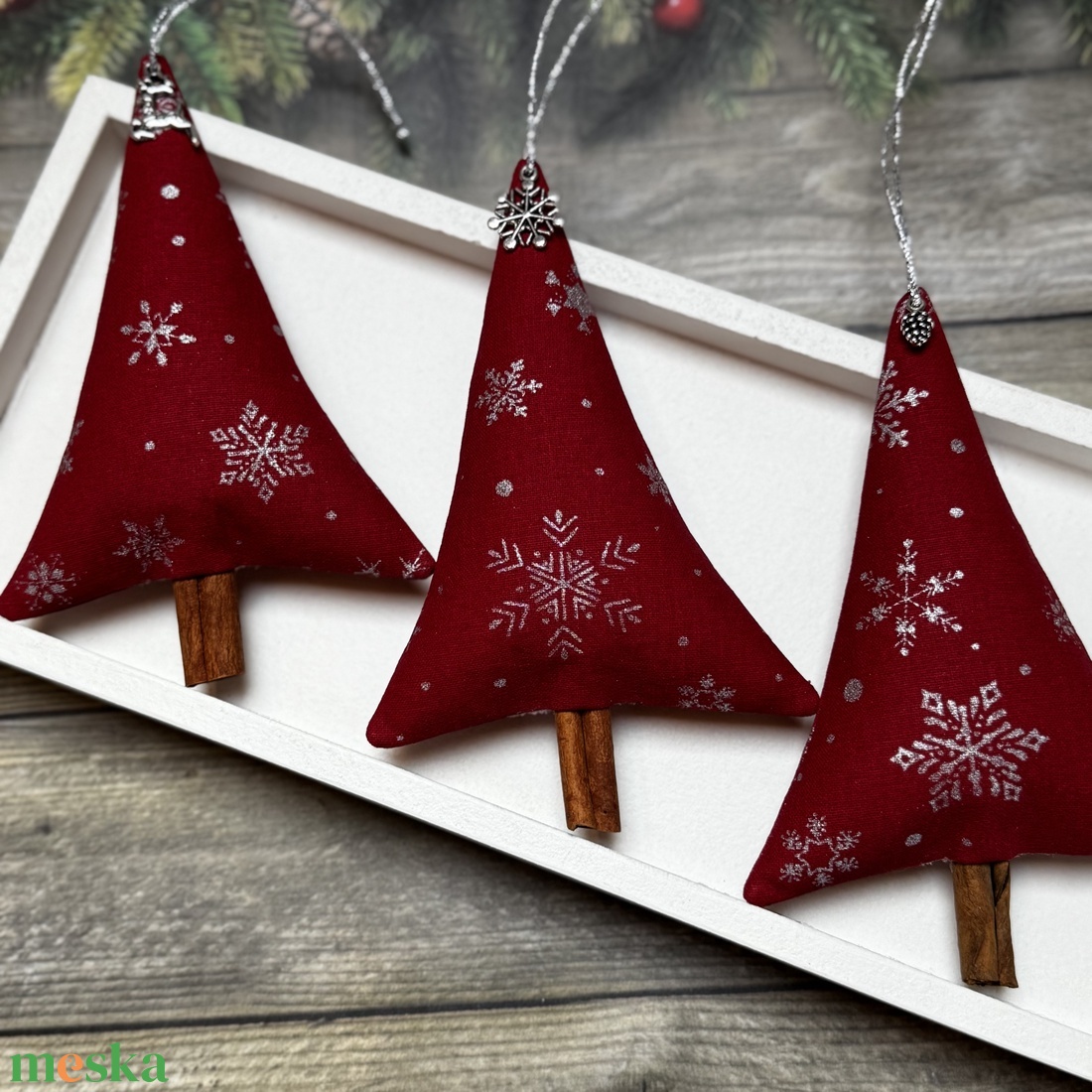 Fenyőfa karácsonyfadísz fahéjszárral /szett: 3 db/ - karácsony - karácsonyi lakásdekoráció - karácsonyfadíszek - Meska.hu