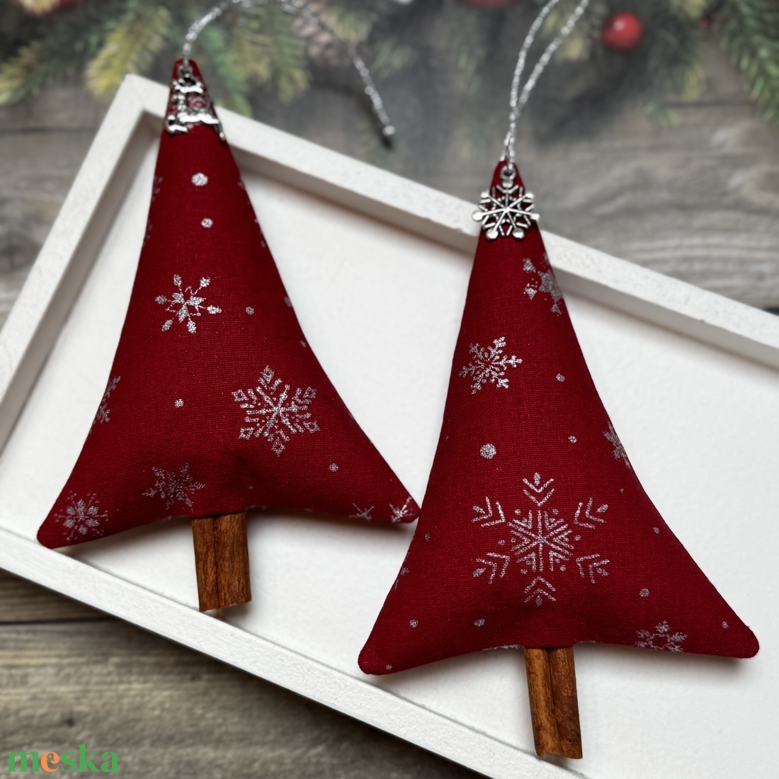 Fenyőfa karácsonyfadísz fahéjszárral /szett: 2 db/ - karácsony - karácsonyi lakásdekoráció - karácsonyfadíszek - Meska.hu