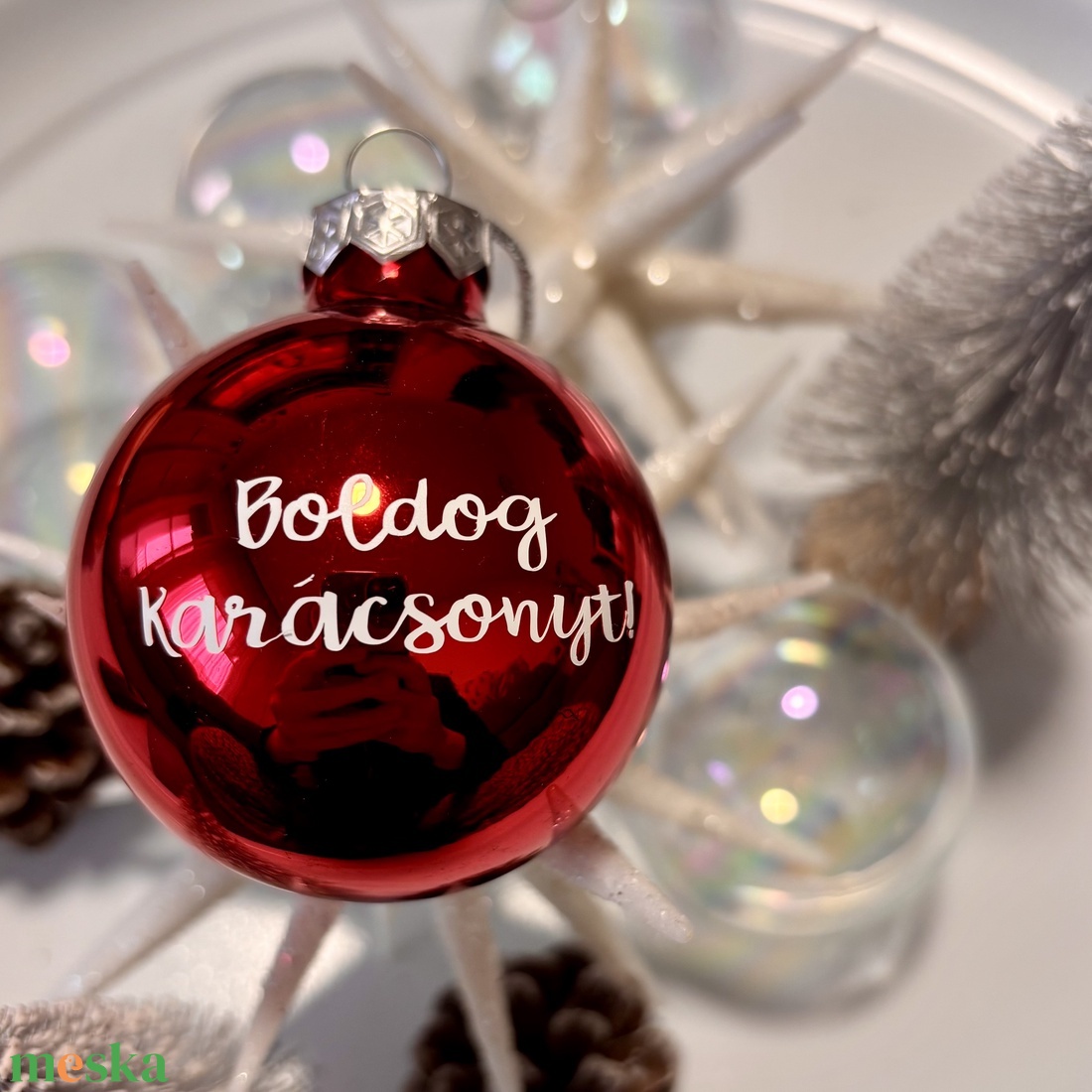 Egyedi karácsonyi gömb Boldog karácsonyt felirattal - karácsony - karácsonyi lakásdekoráció - karácsonyfadíszek - Meska.hu