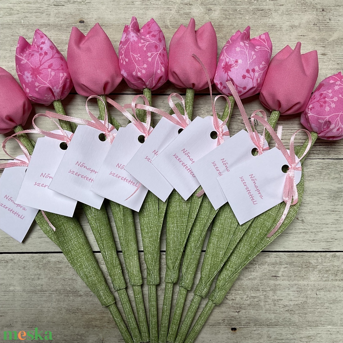 Nőnapi textil tulipánok / szett: 8 db/ ingyen ajándékkísérővel - otthon & életmód - dekoráció - virágdísz és tartó - csokor & virágdísz - Meska.hu
