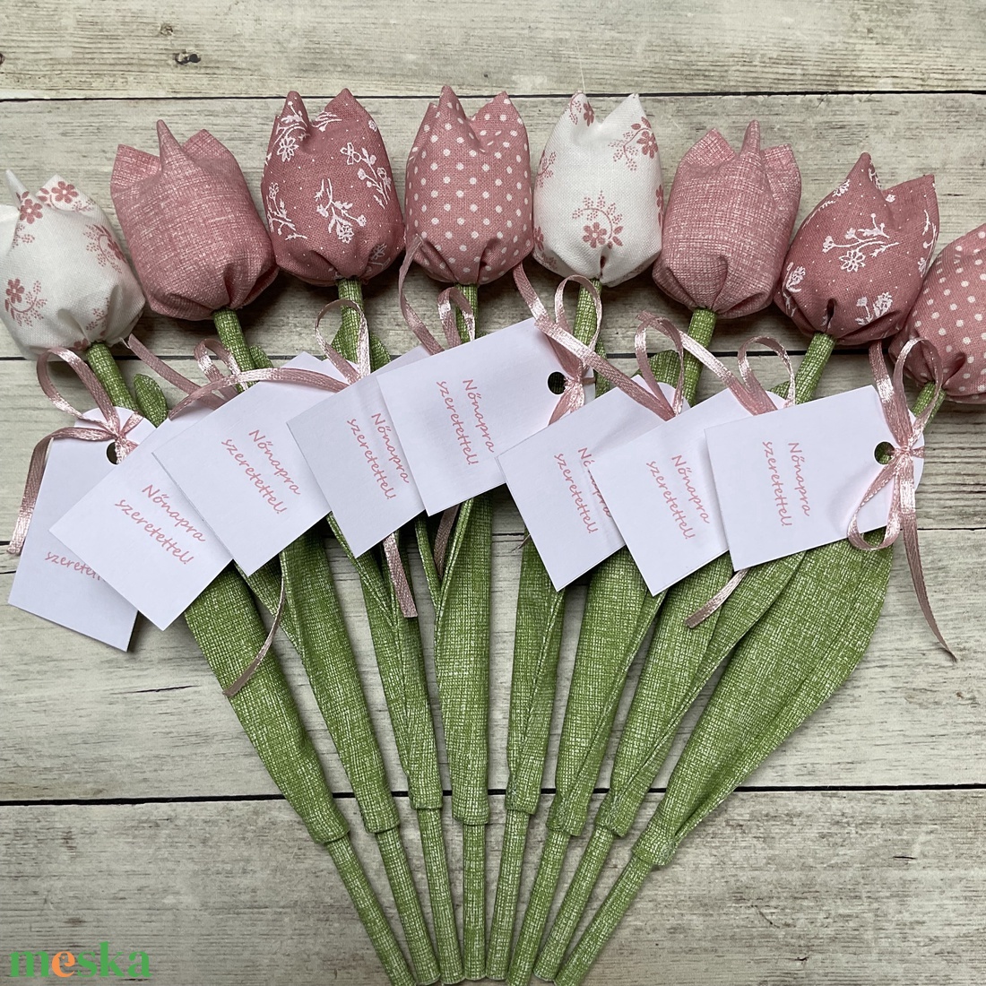 Nőnapi textil tulipánok / szett: 8 db/ ingyen ajándékkísérővel - otthon & életmód - dekoráció - virágdísz és tartó - csokor & virágdísz - Meska.hu