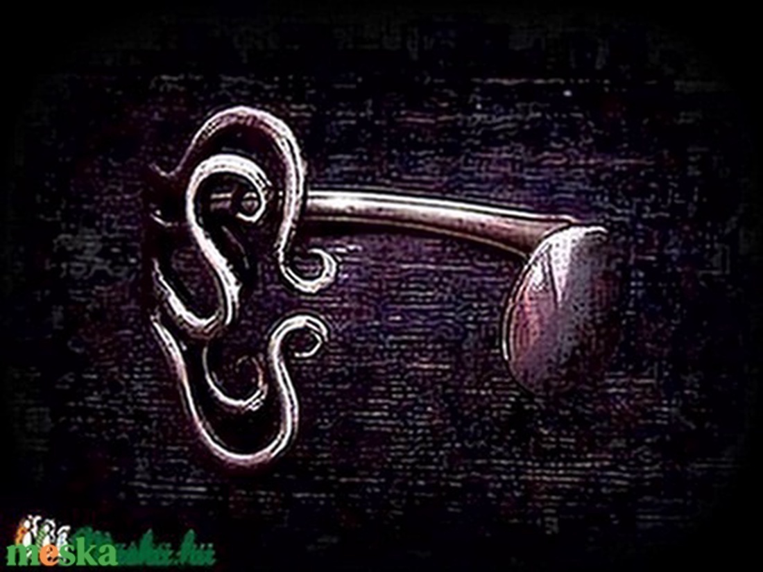 villa karkötő  medállal lobogás - ékszer - karkötő - karperec - Meska.hu