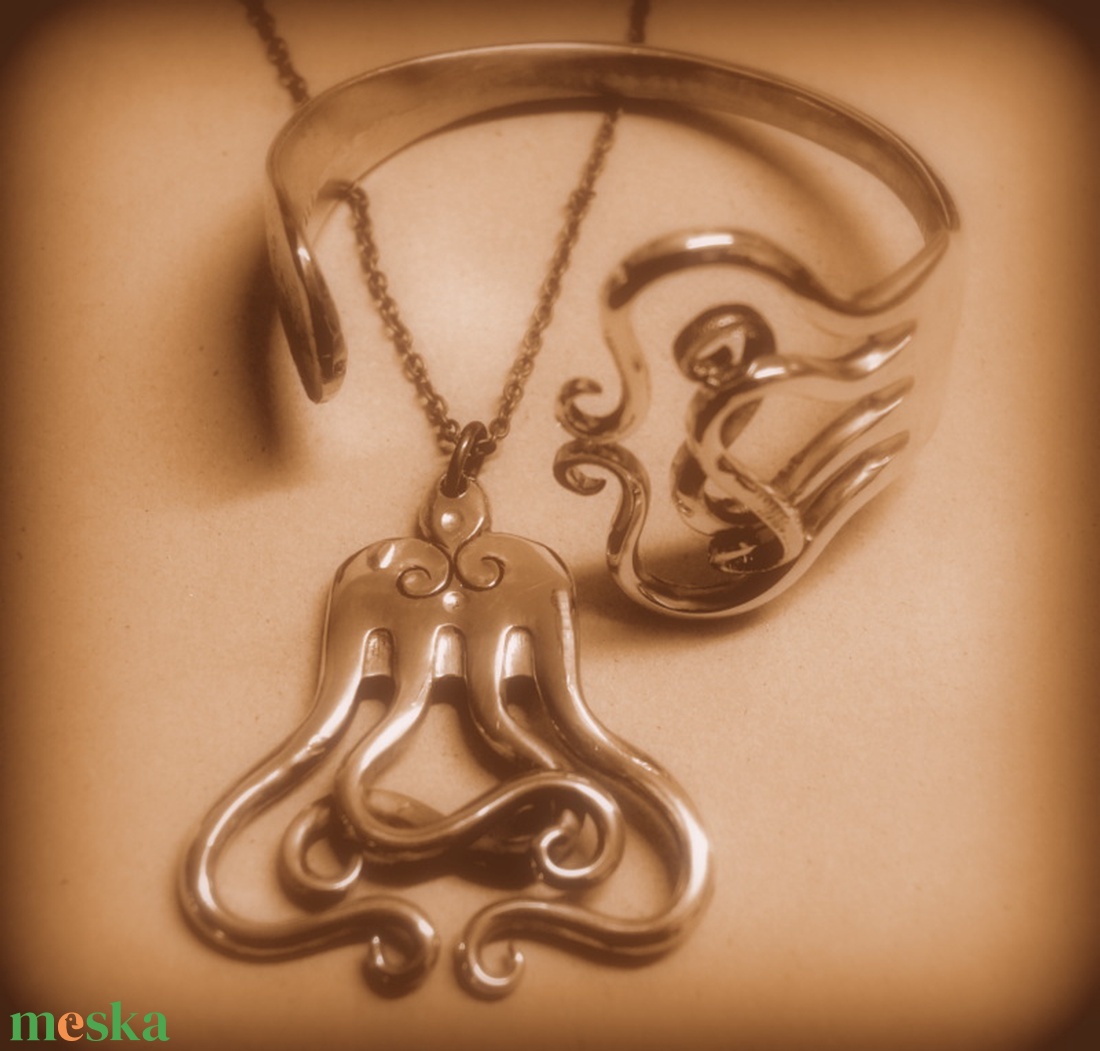 villa karkötő  medállal lobogás - ékszer - karkötő - karperec - Meska.hu