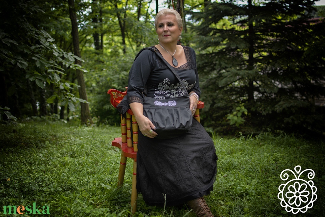 Kőrösfői Szépasszony buggyos táskája (fekete-fehér) - táska & tok - kézitáska & válltáska - válltáska - Meska.hu Kőrösfői Szépasszony buggyos táskája (fekete-fehér) - táska & tok - kézitáska & válltáska - válltáska - Meska.hu