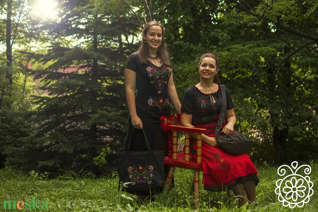 Rábaközi Fehérnép fekete RU - ruha & divat - női ruha - póló, felső - Meska.hu Rábaközi Fehérnép fekete RU - ruha & divat - női ruha - póló, felső - Meska.hu