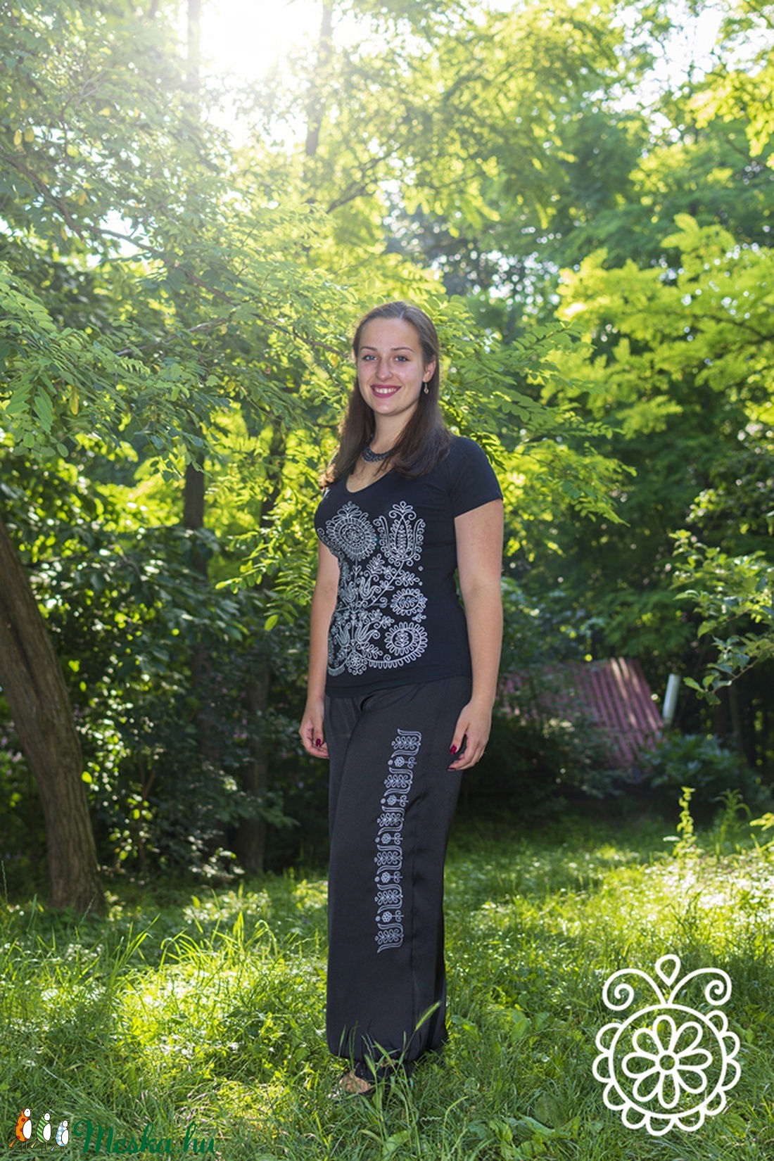 SALAVÁRI - Fehérnép selyemnadrágja (fekete-tulipános) -  - Meska.hu