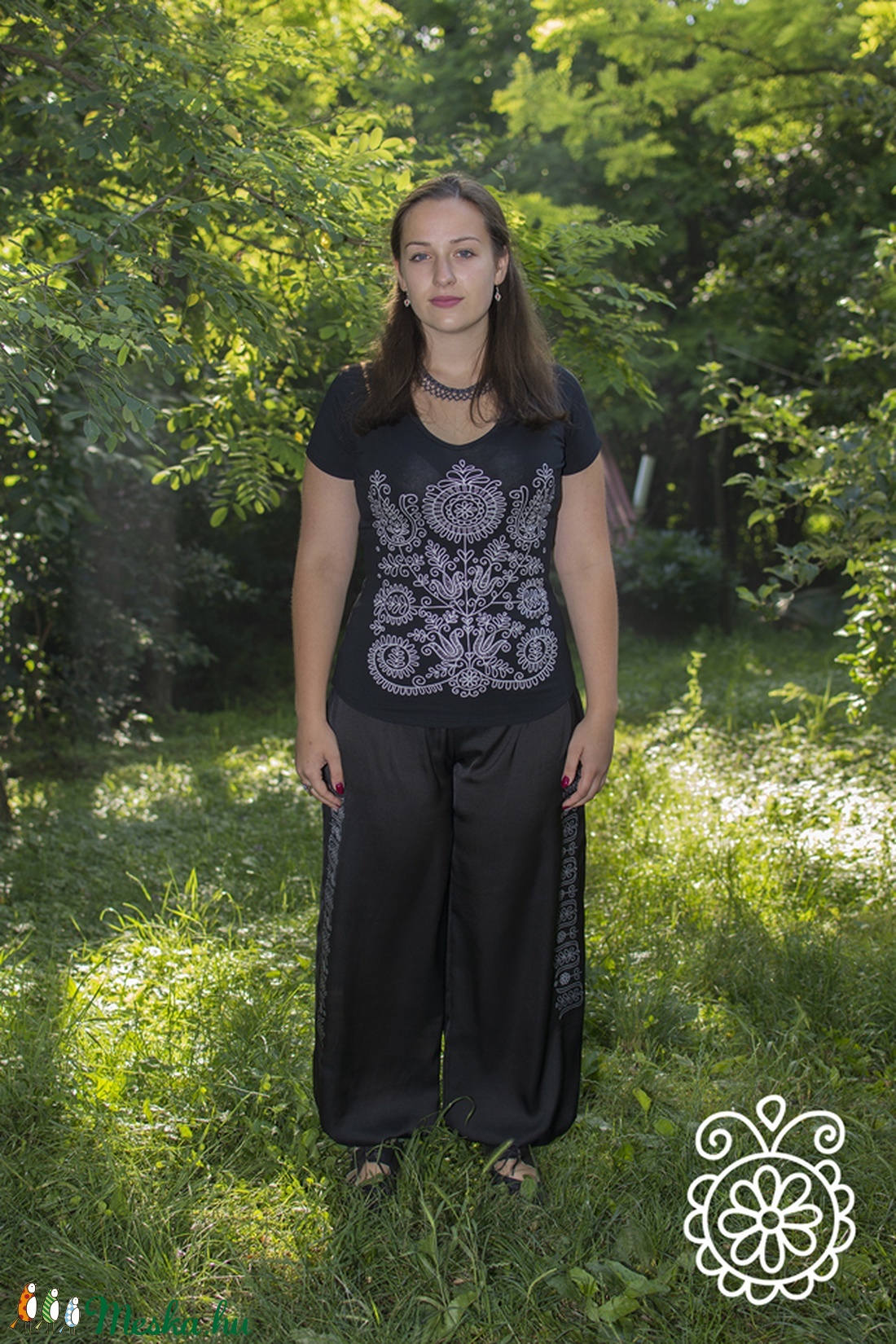 SALAVÁRI - Fehérnép selyemnadrágja (fekete-tulipános) -  - Meska.hu