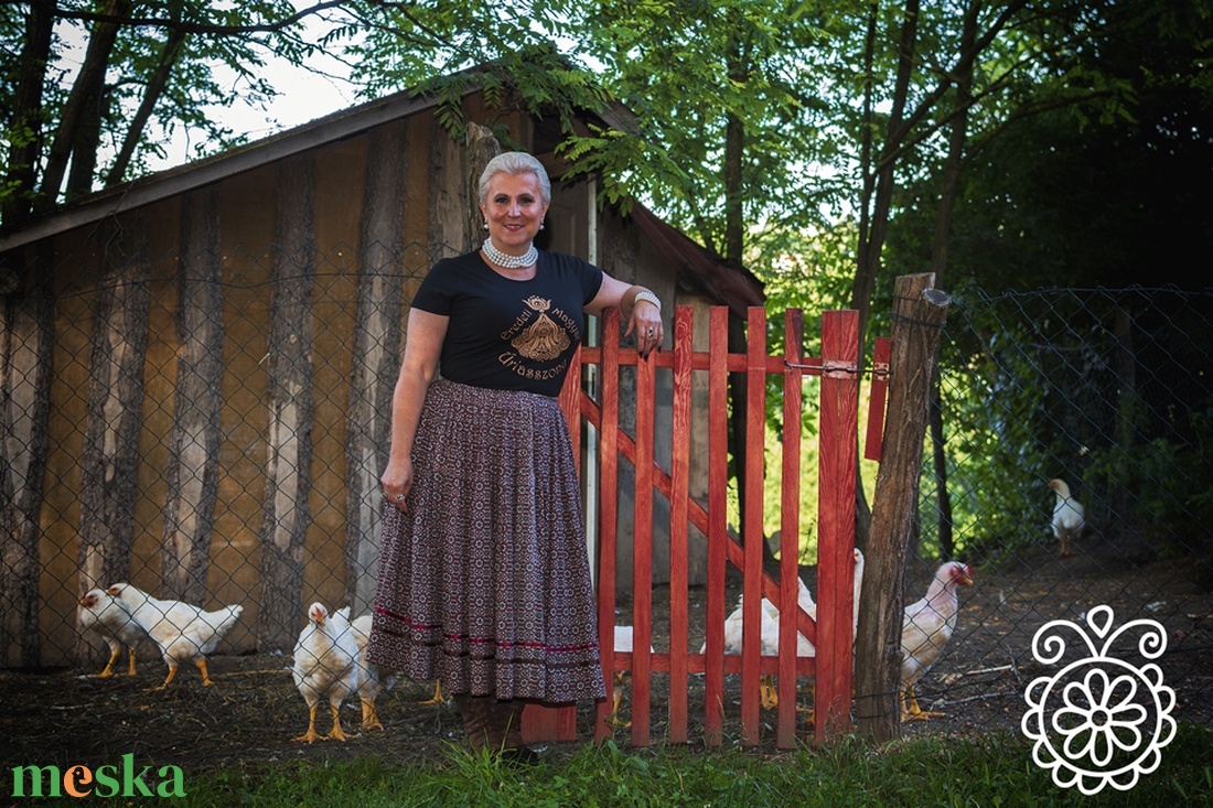 Úriasszony fekete RU - ruha & divat - női ruha - póló, felső - Meska.hu Úriasszony fekete RU - ruha & divat - női ruha - póló, felső - Meska.hu