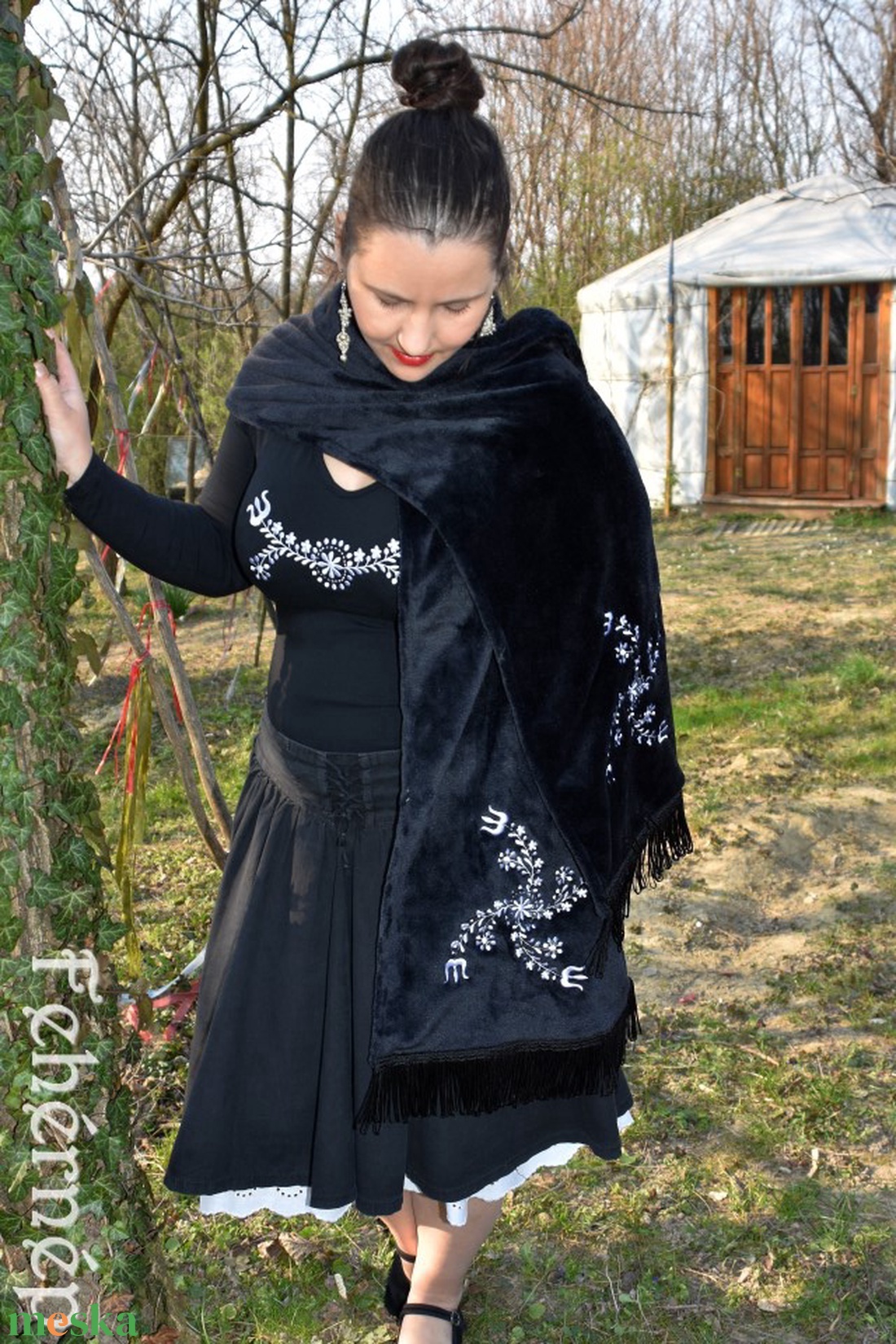 Forgórózsa stóla zalai fehérhímzéssel - ruha & divat - sál, sapka, kendő - stóla - Meska.hu Forgórózsa stóla zalai fehérhímzéssel - ruha & divat - sál, sapka, kendő - stóla - Meska.hu