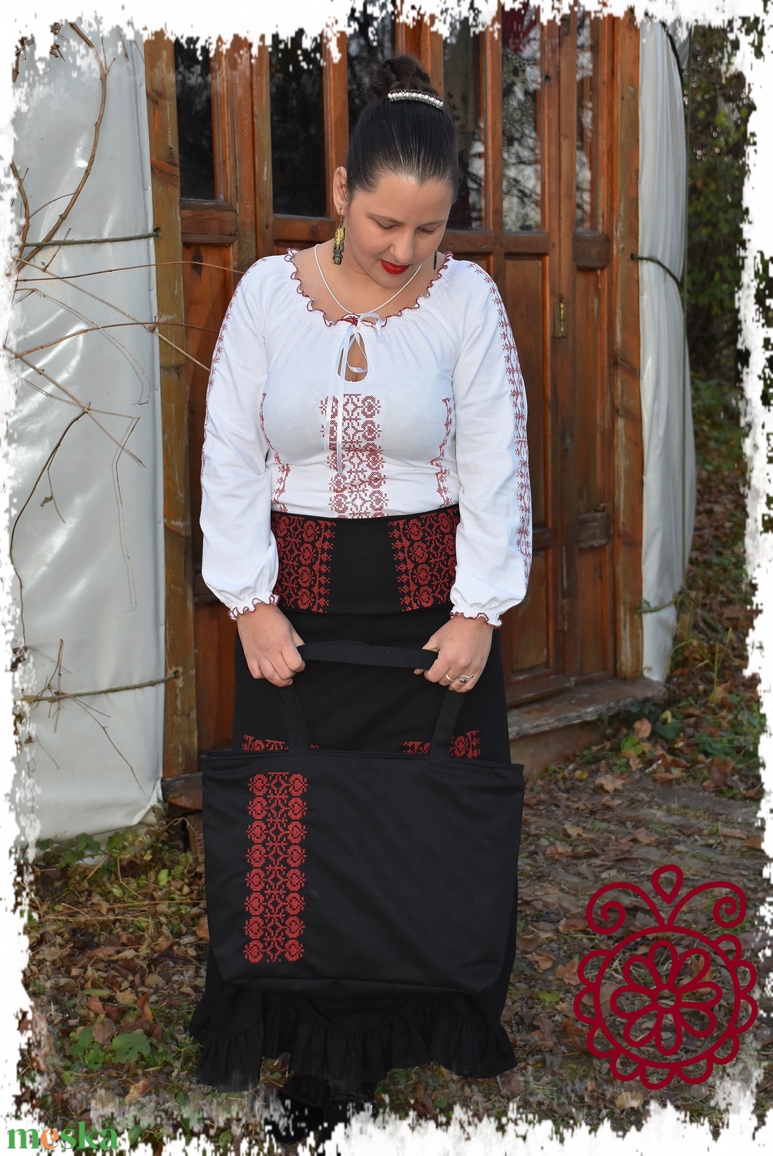 Hannaróza táska Borbolya keresztszemessel (fekete-vörös) - táska & tok - kézitáska & válltáska - nagy pakolós táska - Meska.hu Hannaróza táska Borbolya keresztszemessel (fekete-vörös) - táska & tok - kézitáska & válltáska - nagy pakolós táska - Meska.hu