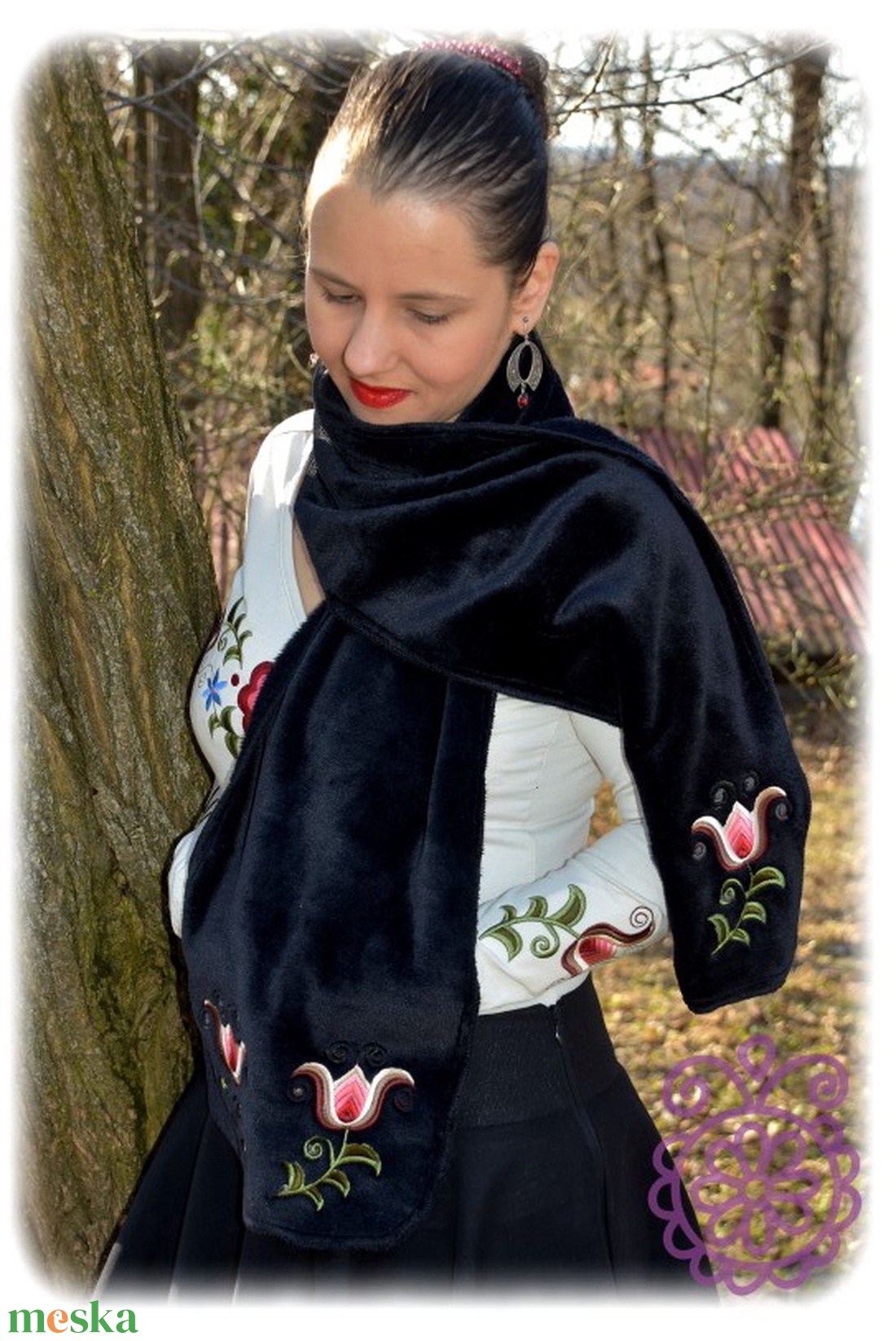 Kunhímzéssel díszített téli sál  fekete - ruha & divat - sál, sapka, kendő - sál - Meska.hu