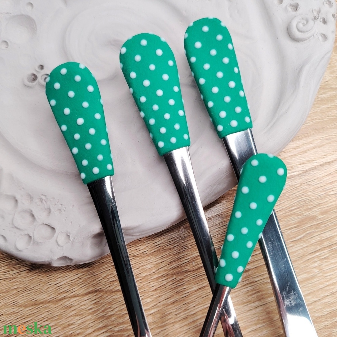 Zöld-fehér pöttyös evőeszközkészlet - 4 darabos szett - otthon & életmód - konyhafelszerelés, tálalás - tálalás - kanál & villa - Meska.hu