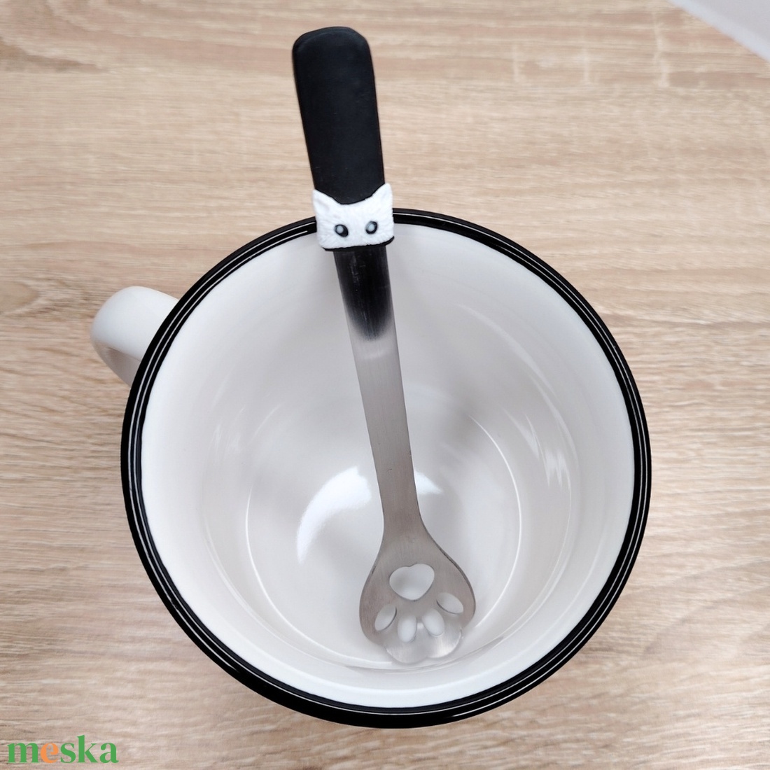 Fekete-fehér cicás bögre, kanállal - otthon & életmód - konyhafelszerelés, tálalás - tálalás - bögre & csésze - Meska.hu