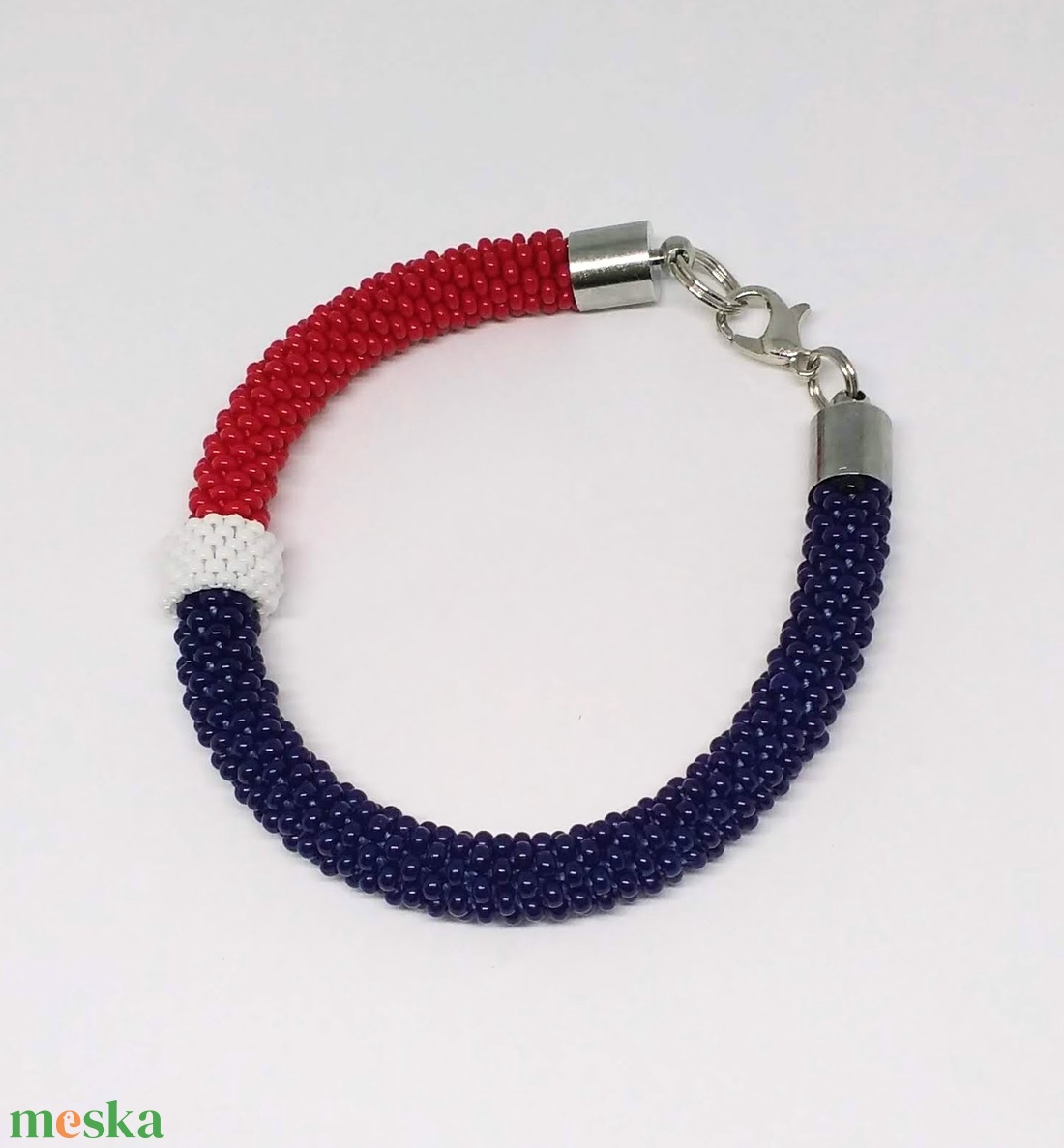 gyöngyhorgolt karkötő - ékszer - karkötő - karkötő medállal - Meska.hu