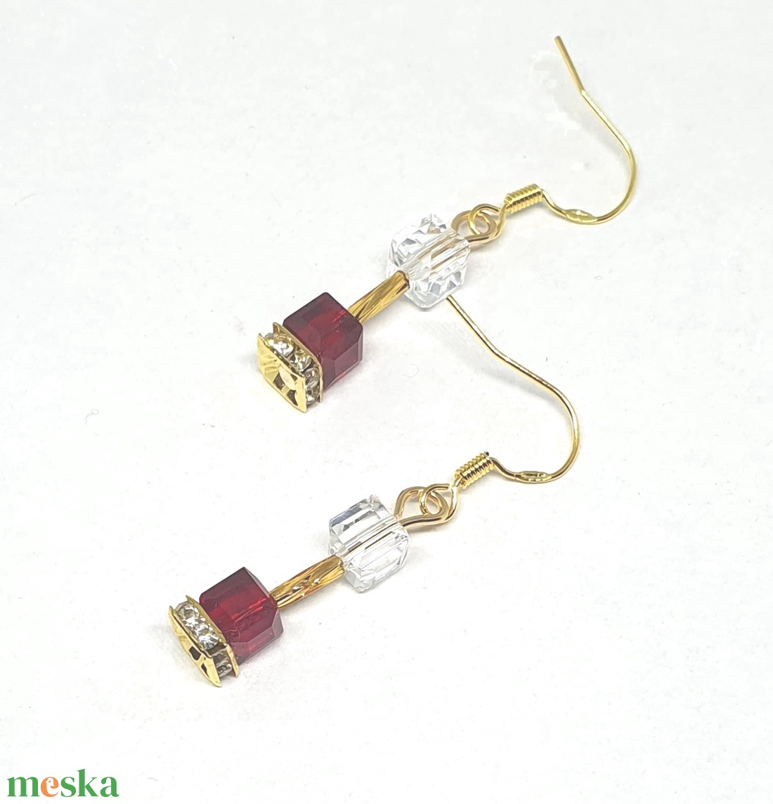 CUBE piros-fehér fülbevaló - ékszer - fülbevaló - lógó fülbevaló - Meska.hu