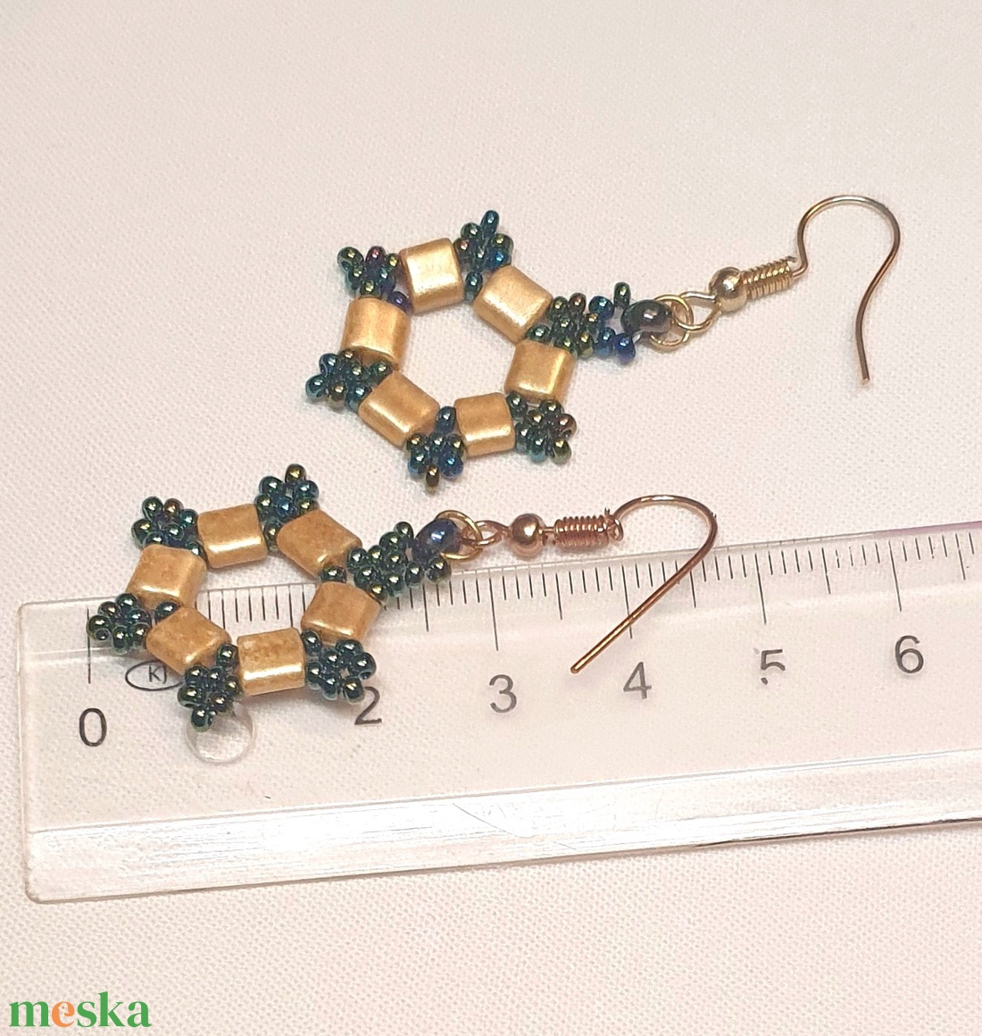 Irizáló zöld ékszerszett - ékszer - karkötő - gyöngyös karkötő - Meska.hu