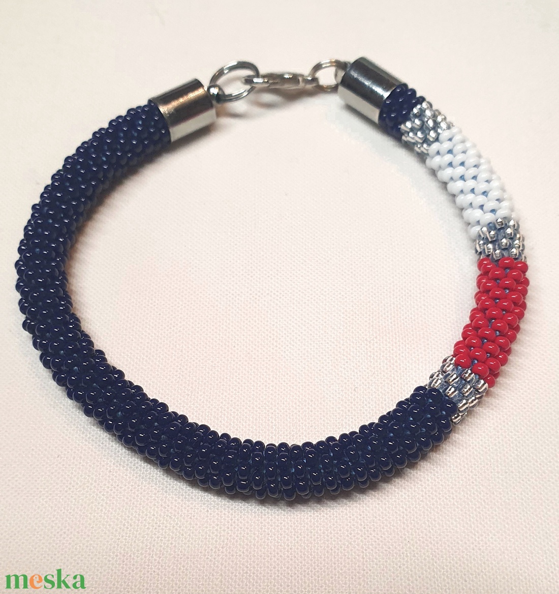 gyöngyhorgolt karkötő - ékszer - karkötő - karkötő medállal - Meska.hu