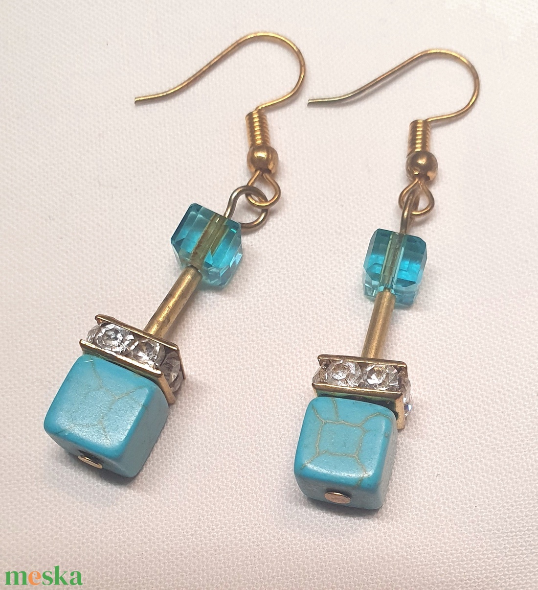 CUBE kék Howlit fülbevaló - ékszer - fülbevaló - lógó fülbevaló - Meska.hu