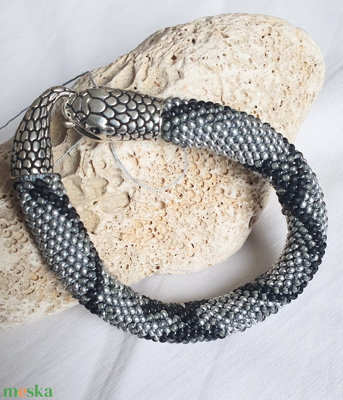 kígyó kapcsos karkötő - ékszer - karkötő - gyöngyös karkötő - Meska.hu