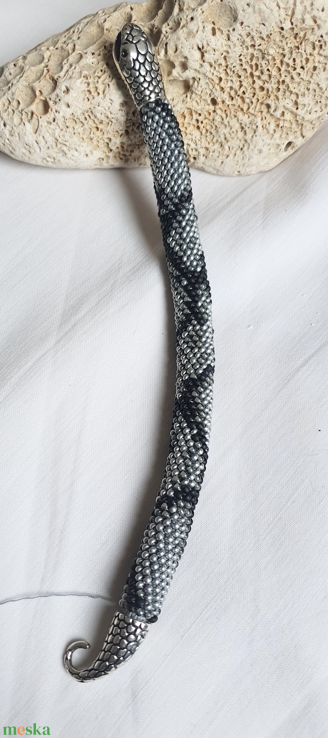kígyó kapcsos karkötő - ékszer - karkötő - gyöngyös karkötő - Meska.hu