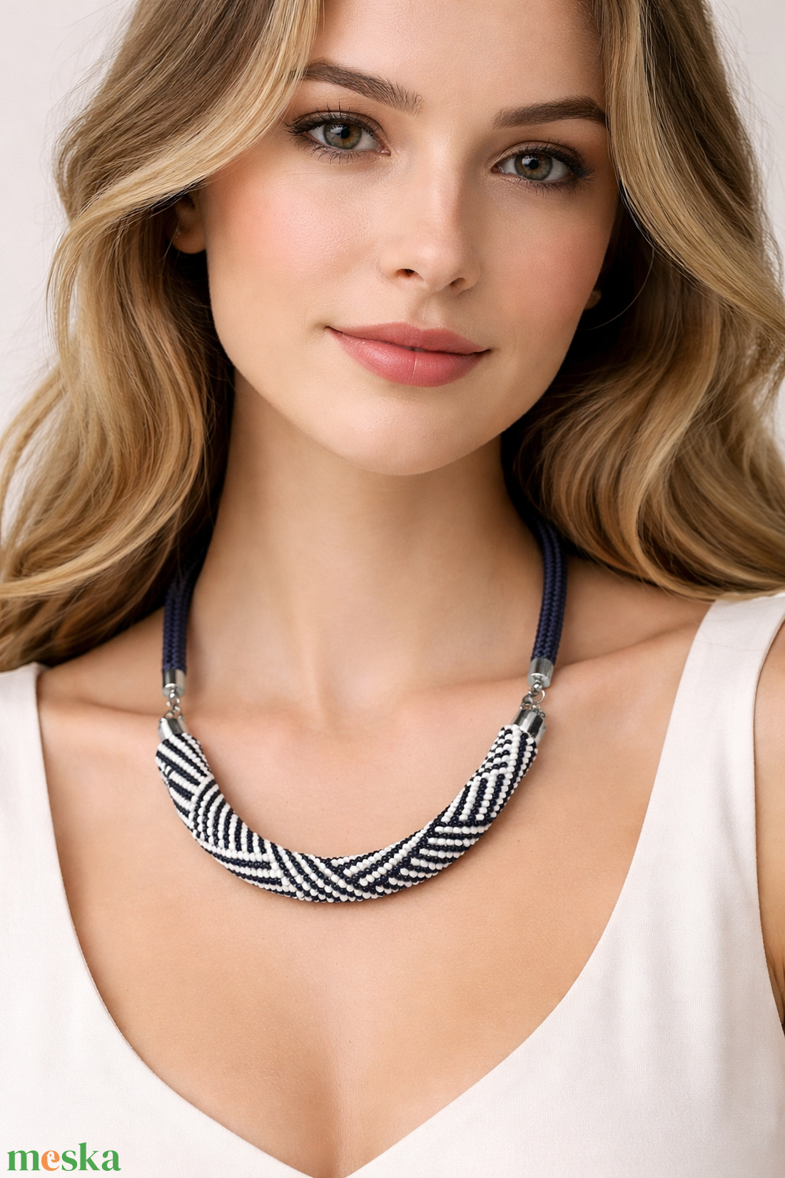 Fekete-fehér nyaklánc - ékszer - nyaklánc - medál nélküli nyaklánc - Meska.hu