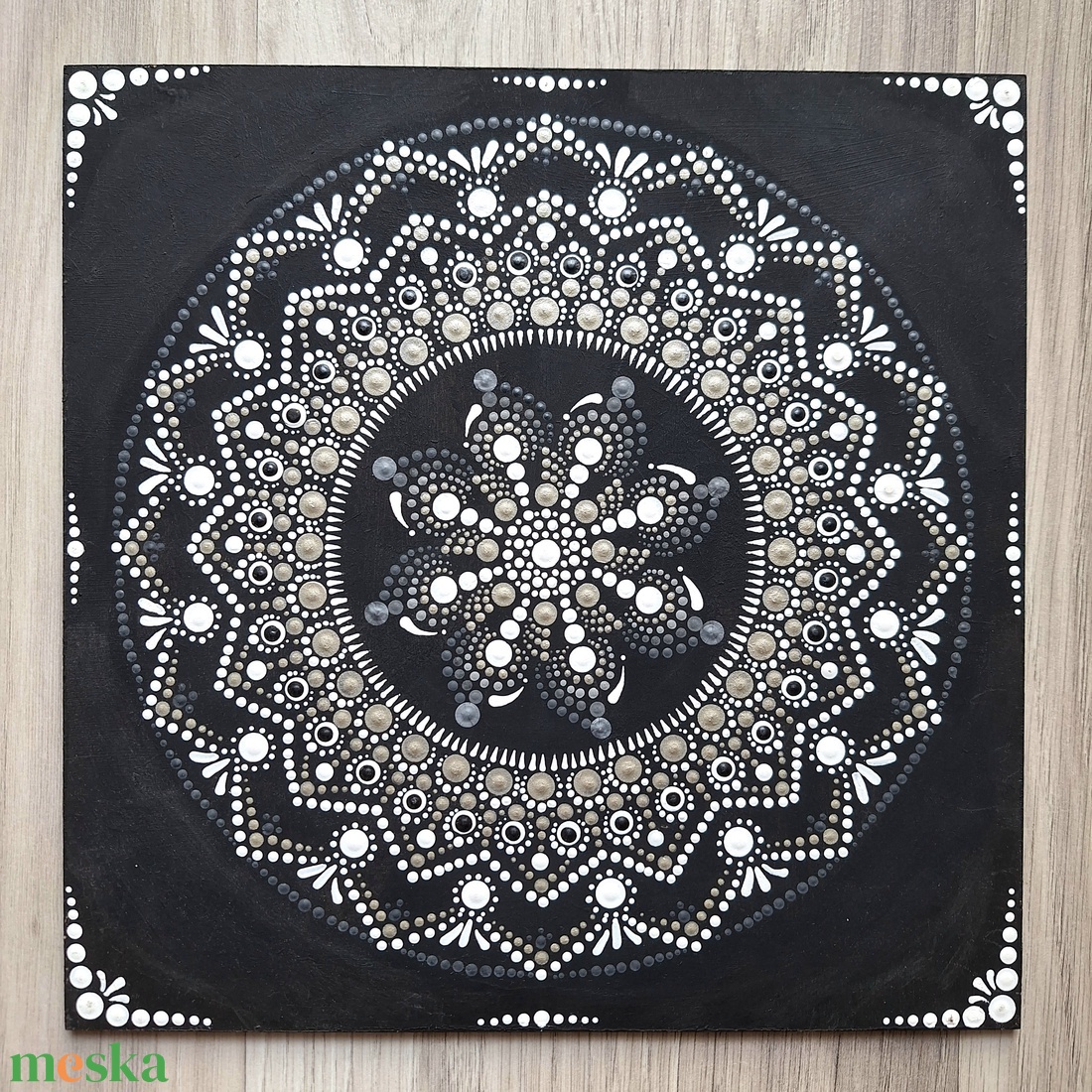 Pontozott mandala - fekete, fehér, ezüst - otthon & életmód - dekoráció - spiritualitás - mandala - Meska.hu Pontozott mandala - fekete, fehér, ezüst - otthon & életmód - dekoráció - spiritualitás - mandala - Meska.hu