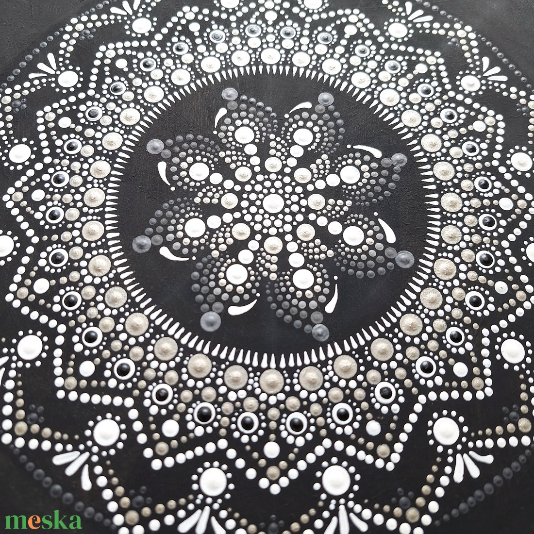 Pontozott mandala - fekete, fehér, ezüst - otthon & életmód - dekoráció - spiritualitás - mandala - Meska.hu Pontozott mandala - fekete, fehér, ezüst - otthon & életmód - dekoráció - spiritualitás - mandala - Meska.hu