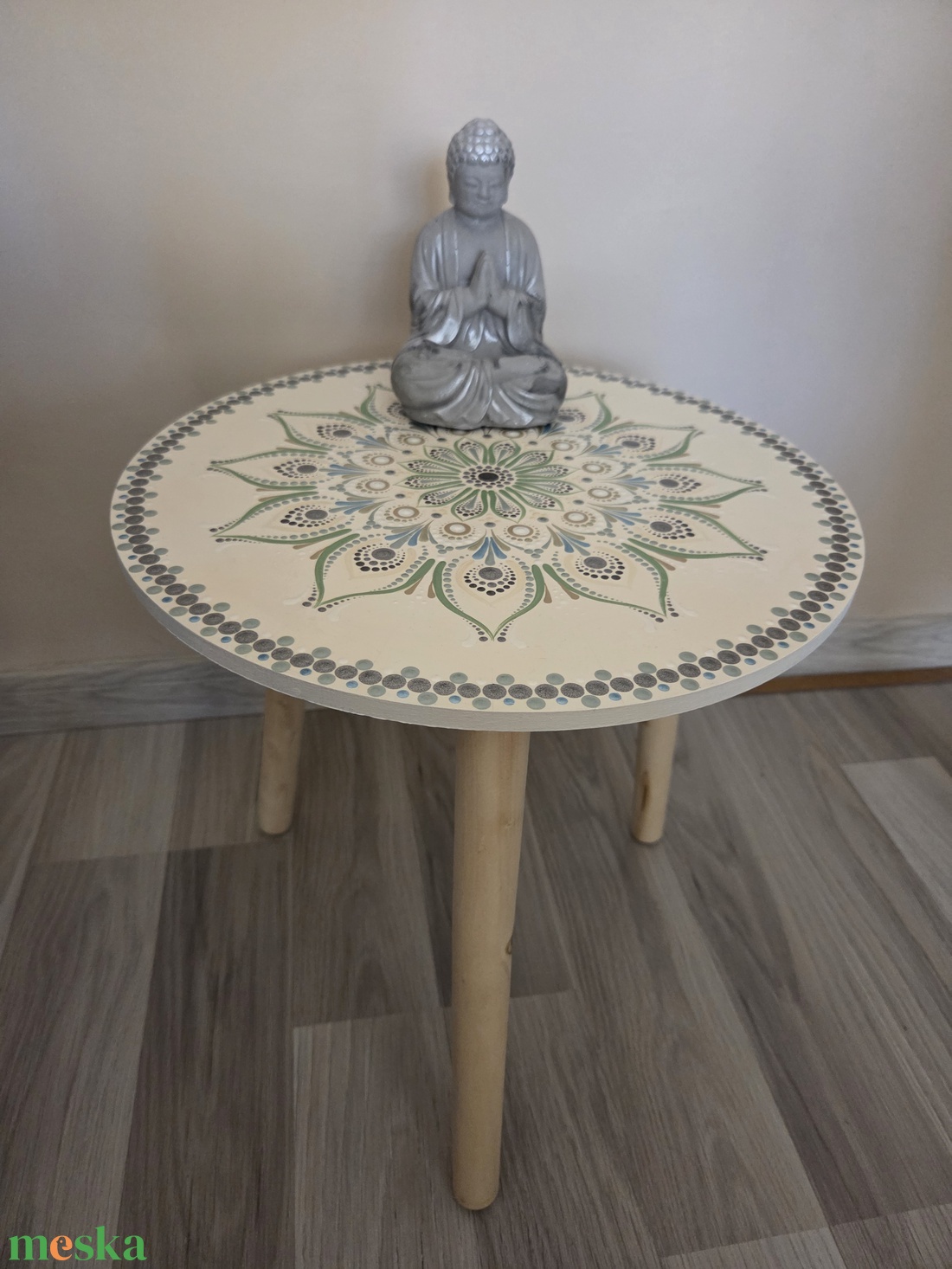 Egyedi kézzel festett mandala kisasztal - Kézműves fa otthondekoráció és meditációs asztalka - otthon & életmód - dekoráció - spiritualitás - mandala - Meska.hu