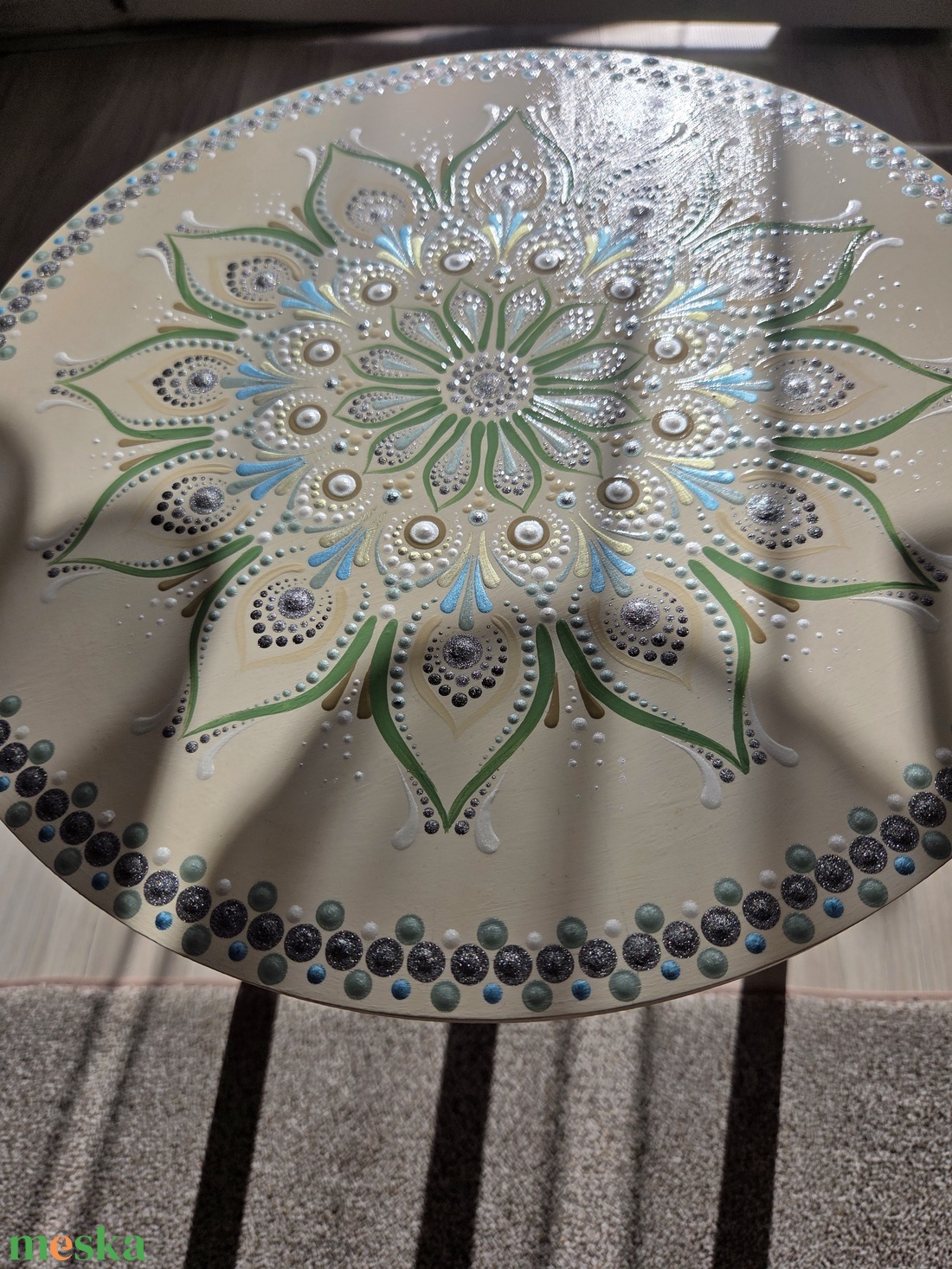 Egyedi kézzel festett mandala kisasztal - Kézműves fa otthondekoráció és meditációs asztalka - otthon & életmód - dekoráció - spiritualitás - mandala - Meska.hu