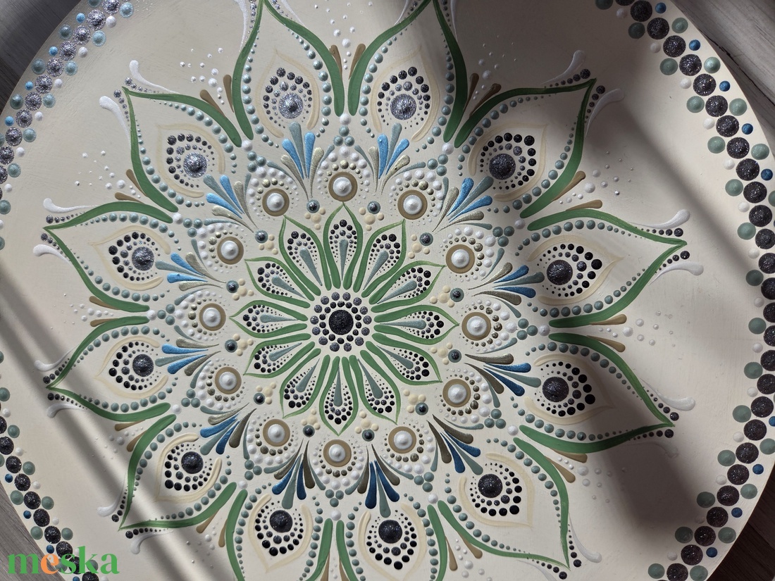 Egyedi kézzel festett mandala kisasztal - Kézműves fa otthondekoráció és meditációs asztalka - otthon & életmód - dekoráció - spiritualitás - mandala - Meska.hu