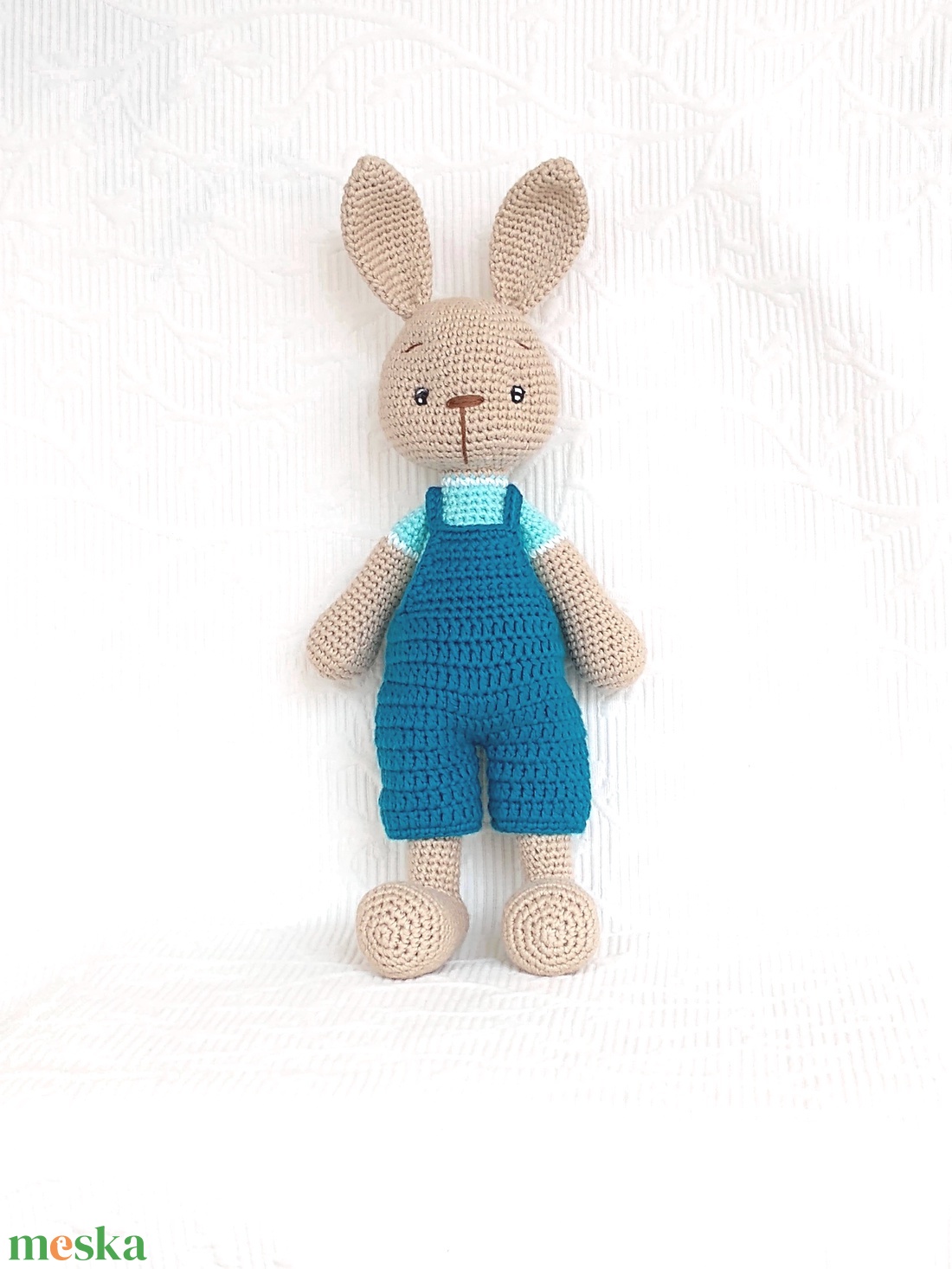 Nyúl Geri horgolt nyuszi fiú - türkiz ketésznadrágos - amigurumi - játék & sport - plüssállat & játékfigura - nyuszi - Meska.hu