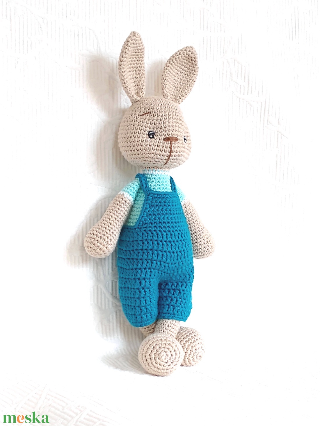 Nyúl Geri horgolt nyuszi fiú - türkiz ketésznadrágos - amigurumi - játék & sport - plüssállat & játékfigura - nyuszi - Meska.hu