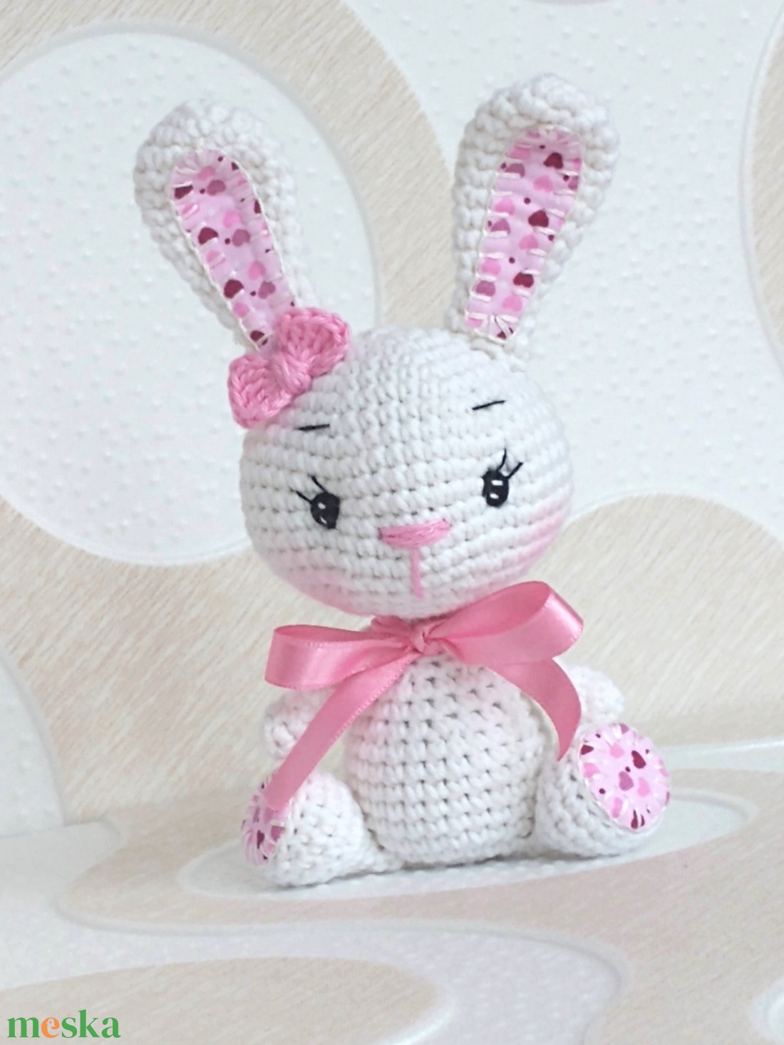 Nyuszi lány - szívecskés-masnis  - púder szalagos- amigurumi - horgolt marokállat - játék & sport - plüssállat & játékfigura - nyuszi - Meska.hu