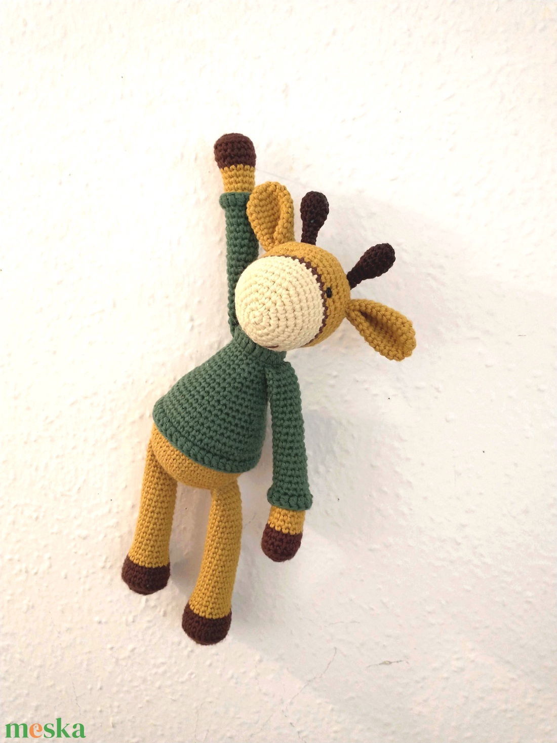 Zsiráf fiú - mustár - zöld - horgolt - amigurumi  - játék & sport - plüssállat & játékfigura - zsiráf - Meska.hu