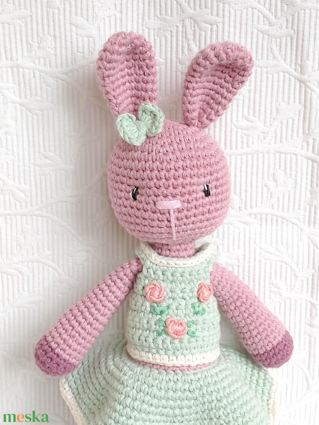 Nyuszi lány - menta ruhában, hímzett rózsákkal - amigurumi  - játék & sport - baba & babaház - öltöztethető baba - Meska.hu