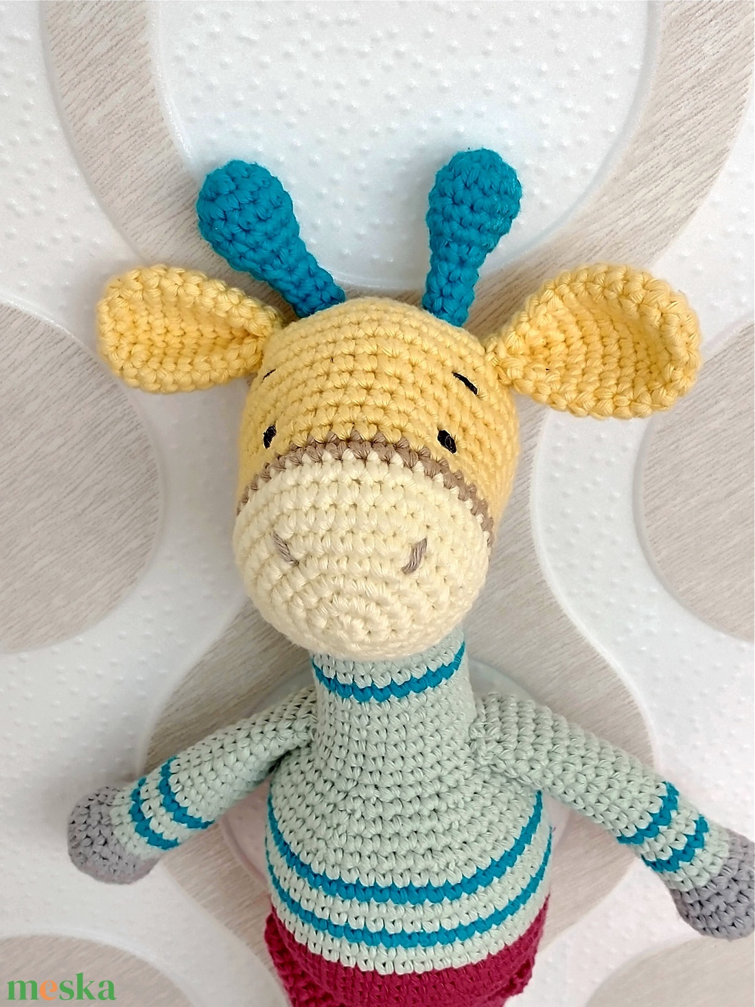 Zsiráf  - menta pulcsi - bordó nadrág - amigurumi - horgolt figura - játék & sport - plüssállat & játékfigura - zsiráf - Meska.hu