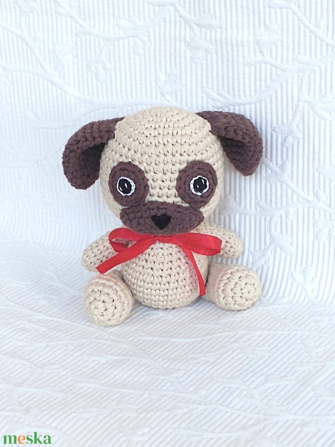 Egyedi - horgolt - Mopsz kutya - piros szalagos - amigurumi marokfigura - játék & sport - plüssállat & játékfigura - kutya - Meska.hu Egyedi - horgolt - Mopsz kutya - piros szalagos - amigurumi marokfigura - játék & sport - plüssállat & játékfigura - kutya - Meska.hu